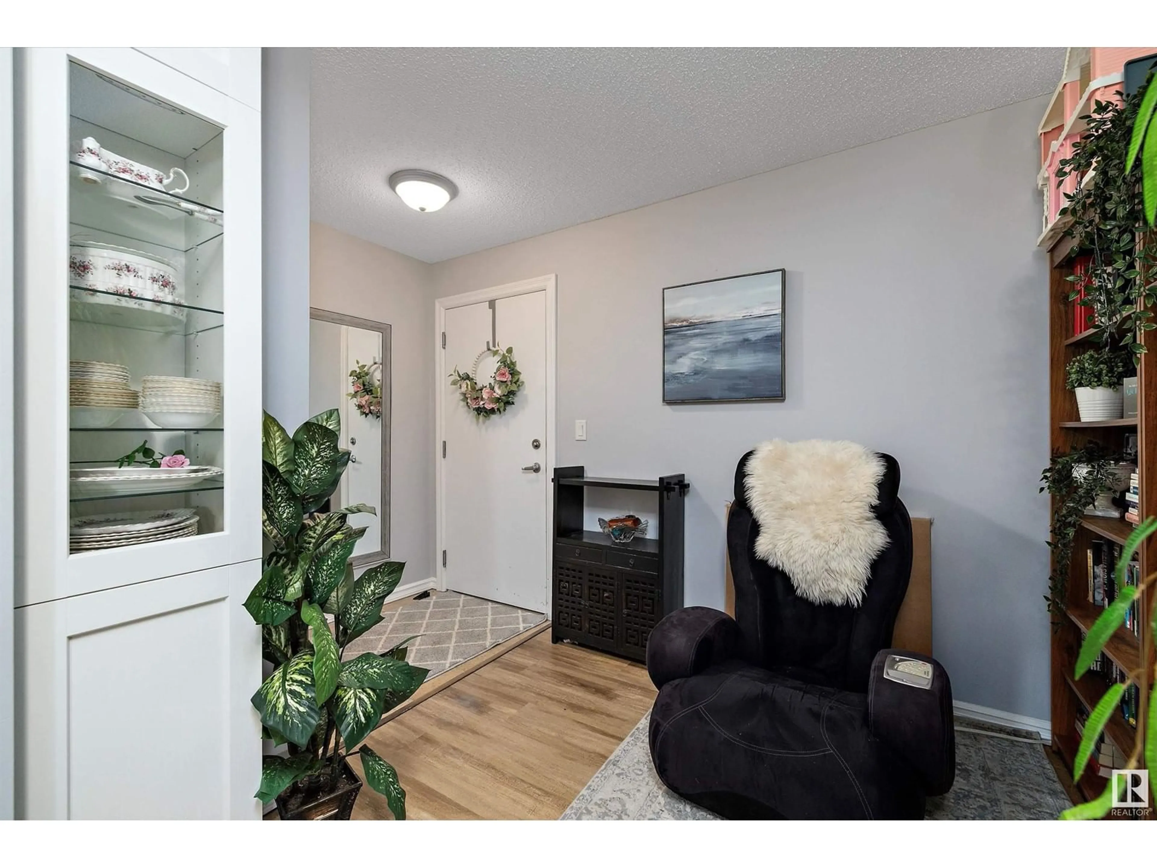 Indoor entryway for #201 - 4407 23 ST, Edmonton Alberta T6T0B6