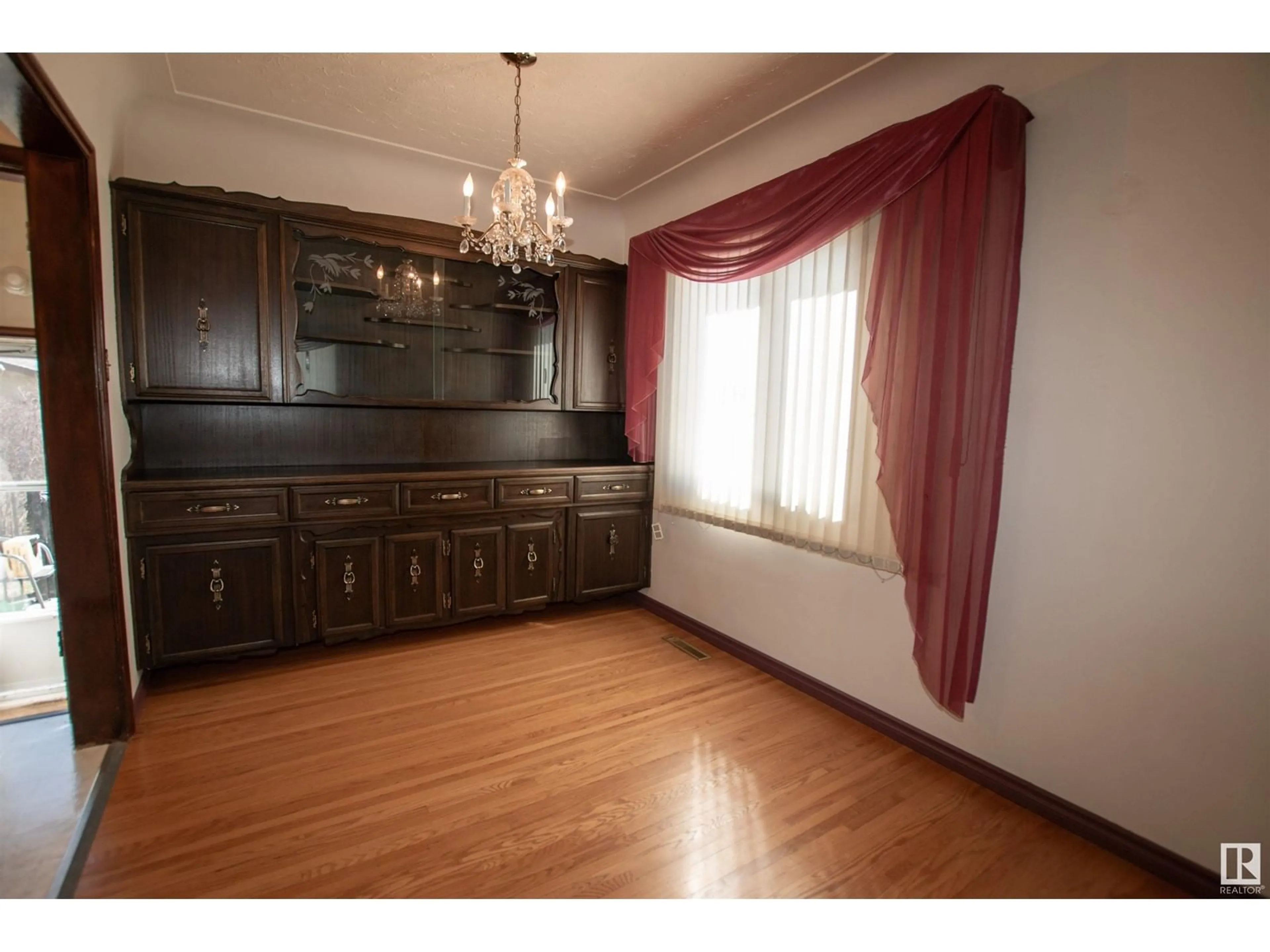 Dining room, wood/laminate floor for NW - 13123 85 ST, Edmonton Alberta T5E2Z5