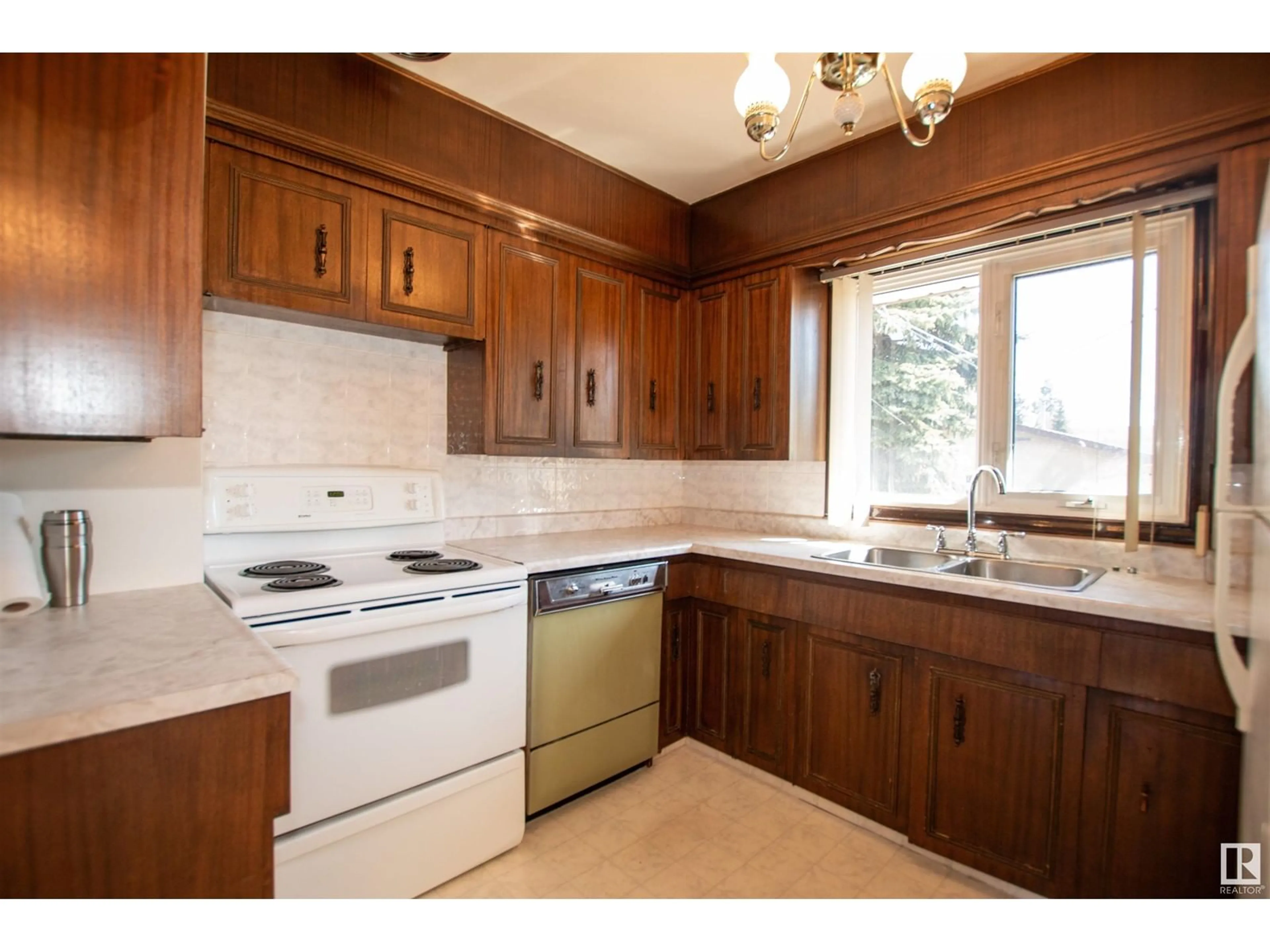 Standard kitchen, unknown for NW - 13123 85 ST, Edmonton Alberta T5E2Z5