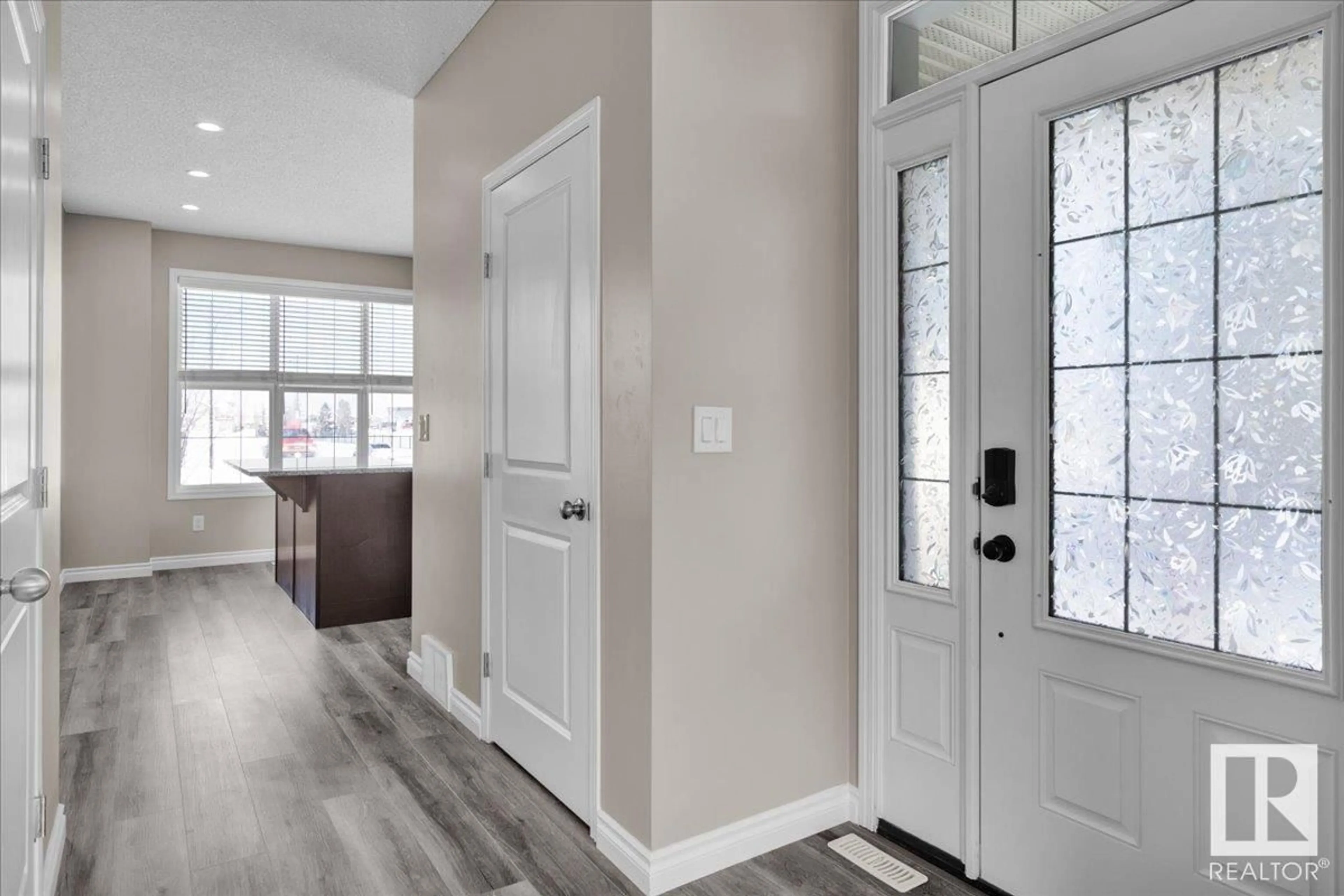 Indoor entryway for 8125 CHAPPELLE WY, Edmonton Alberta T6W3L7