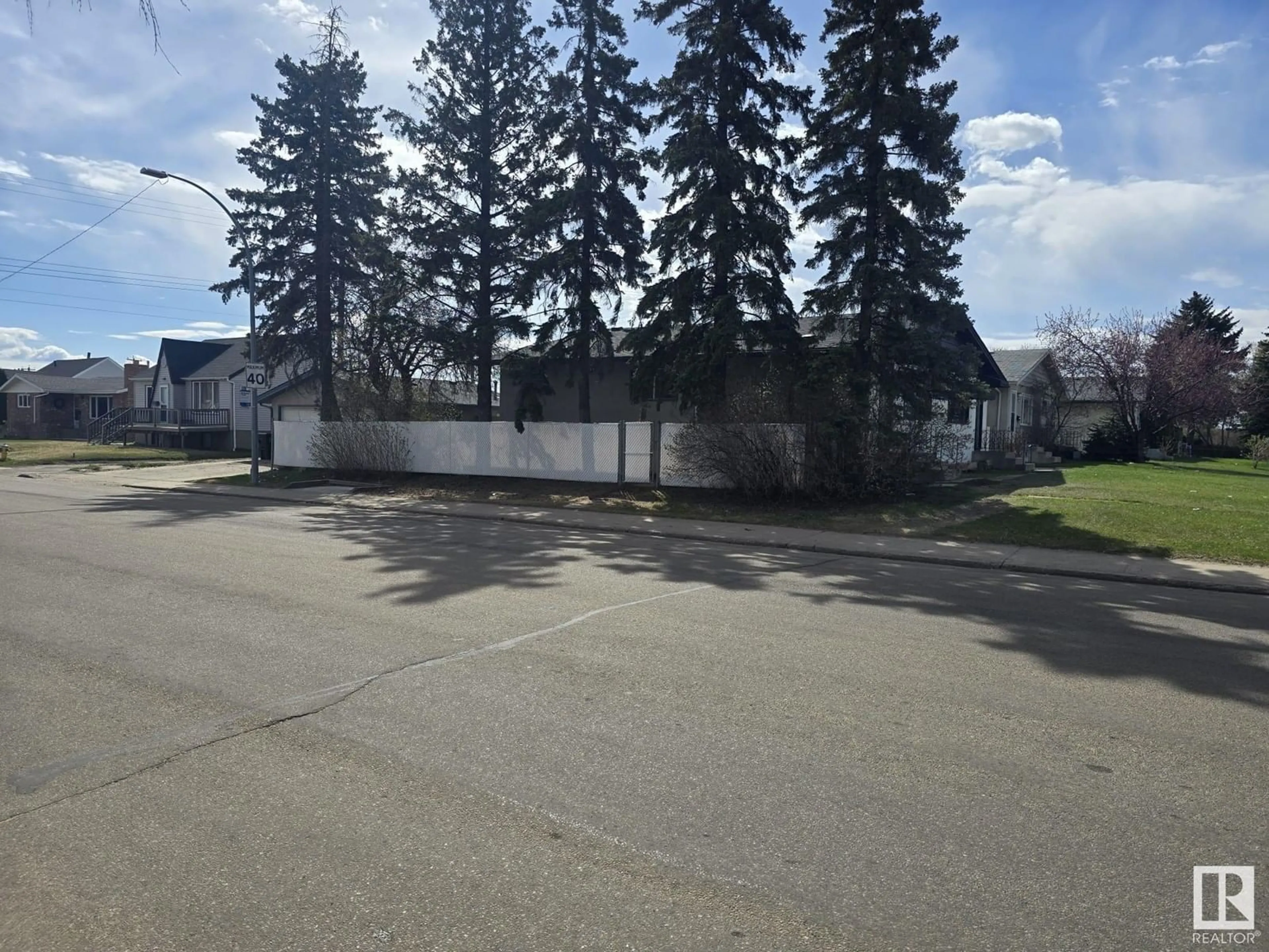A pic from outside/outdoor area/front of a property/back of a property/a pic from drone, unknown for 12935 82 ST, Edmonton Alberta T5E2T3