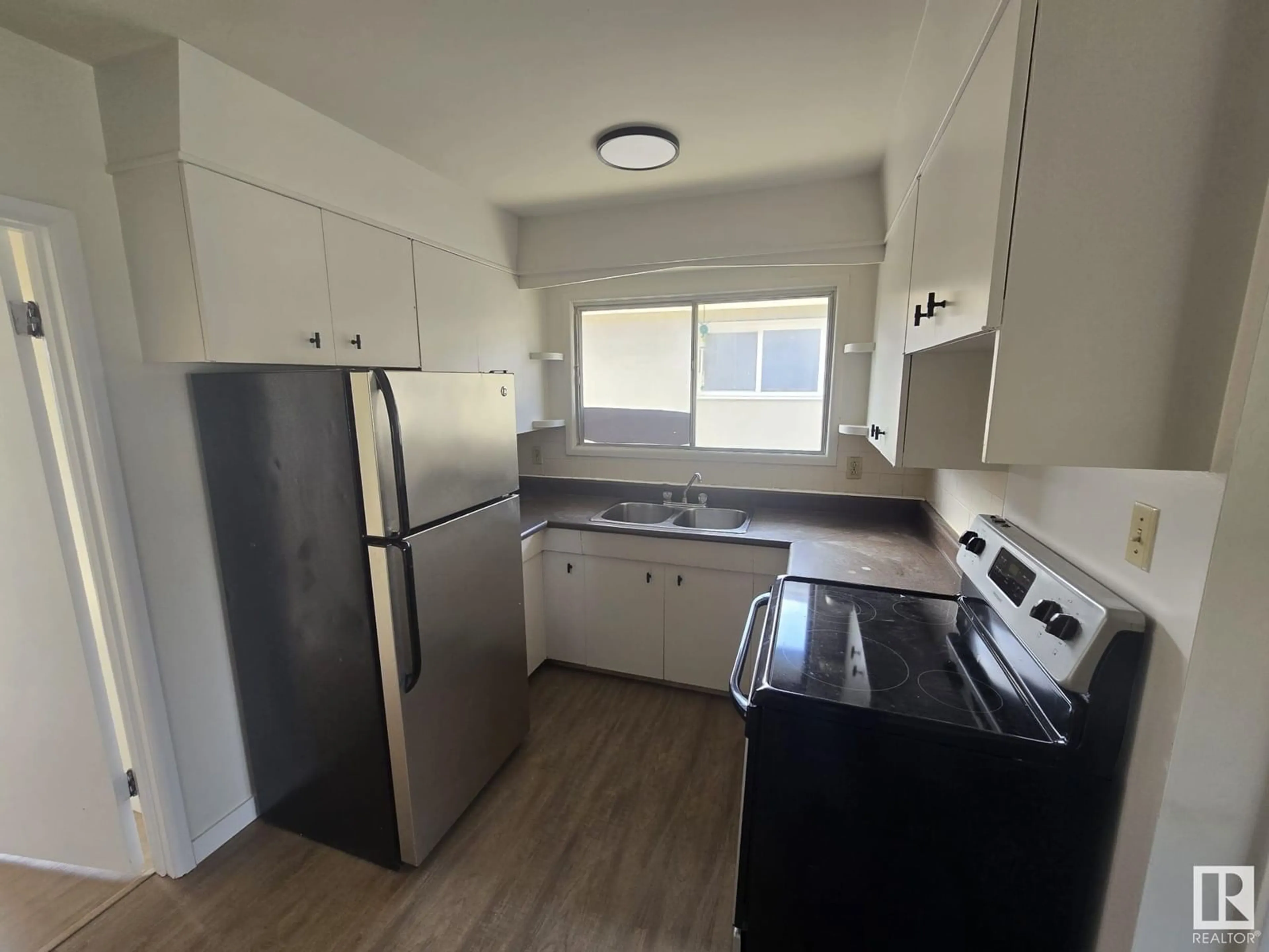 Standard kitchen, unknown for 12935 82 ST, Edmonton Alberta T5E2T3