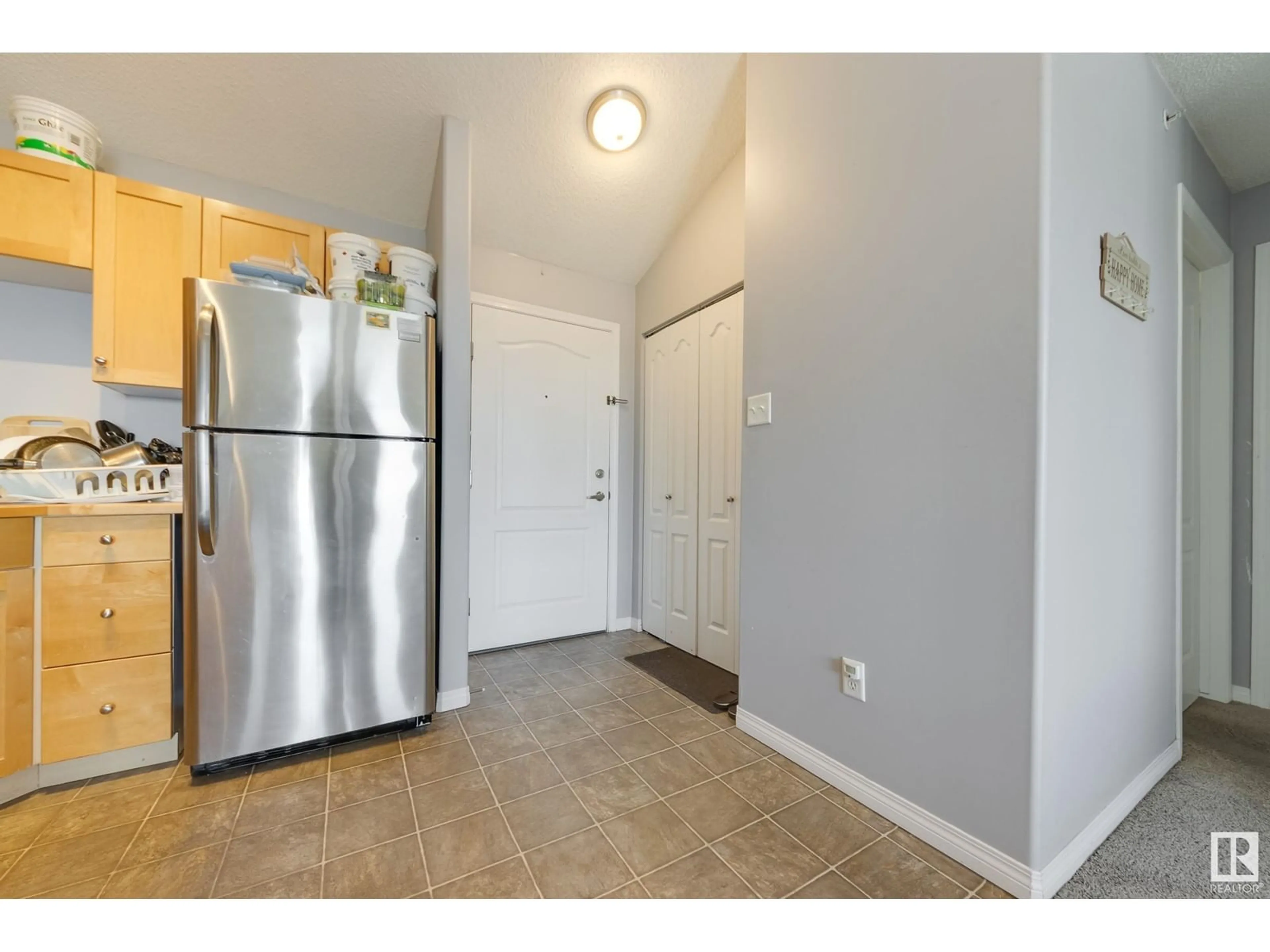 Indoor entryway for #408 - 3425 19 ST, Edmonton Alberta T6T2B5