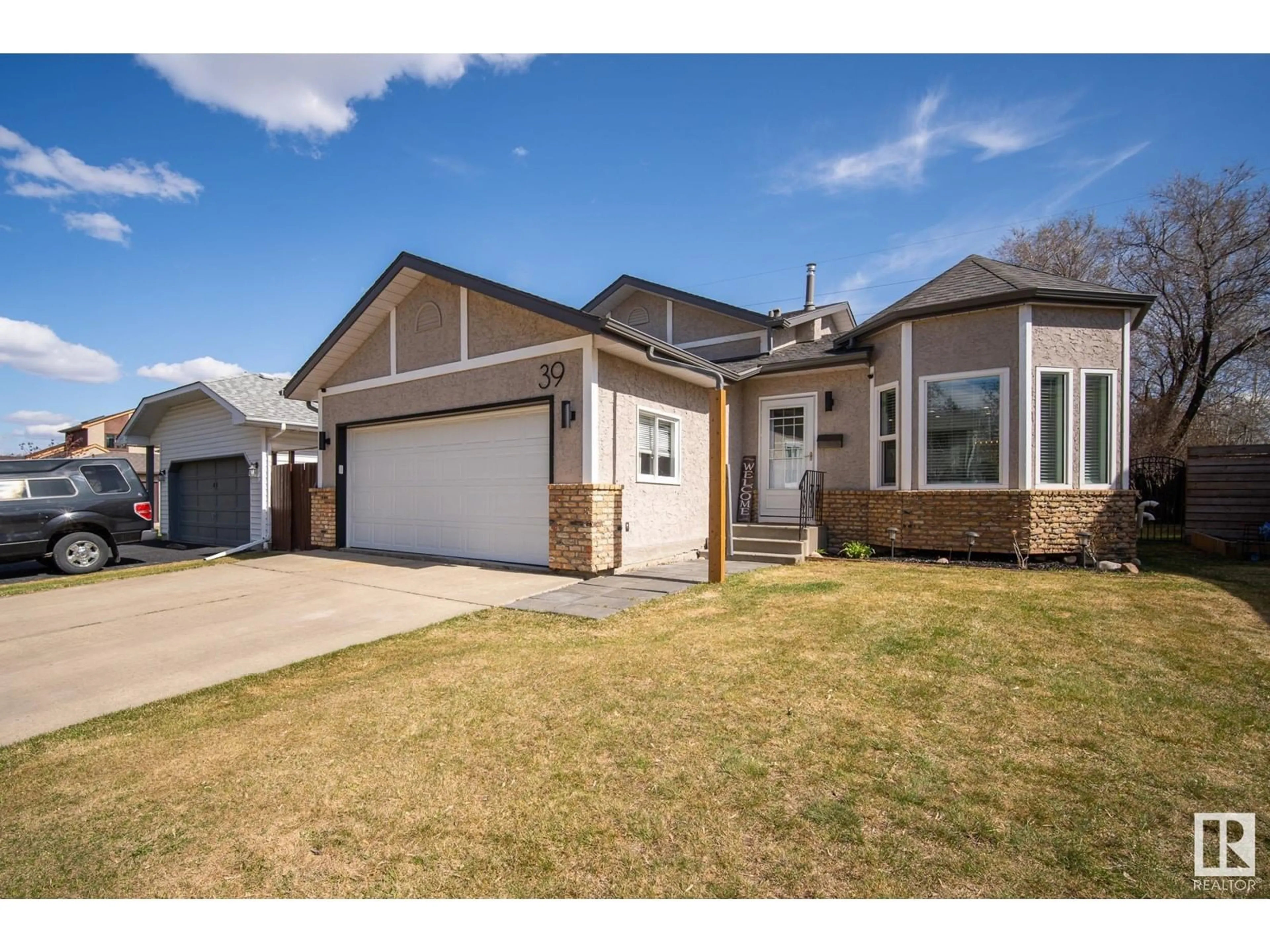 Home with vinyl exterior material, street for 39 ALDERWOOD BV, St. Albert Alberta T8N3M4