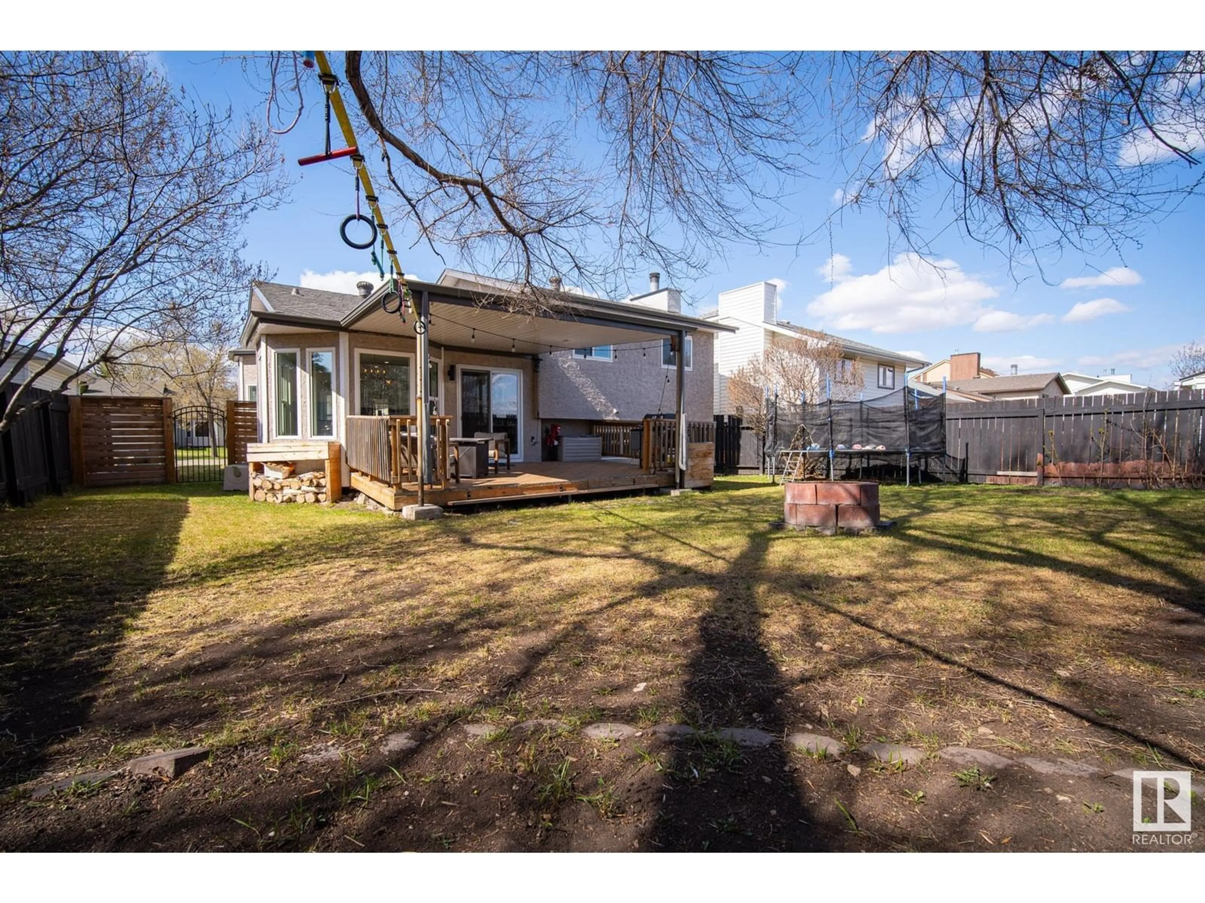A pic from outside/outdoor area/front of a property/back of a property/a pic from drone, street for 39 ALDERWOOD BV, St. Albert Alberta T8N3M4