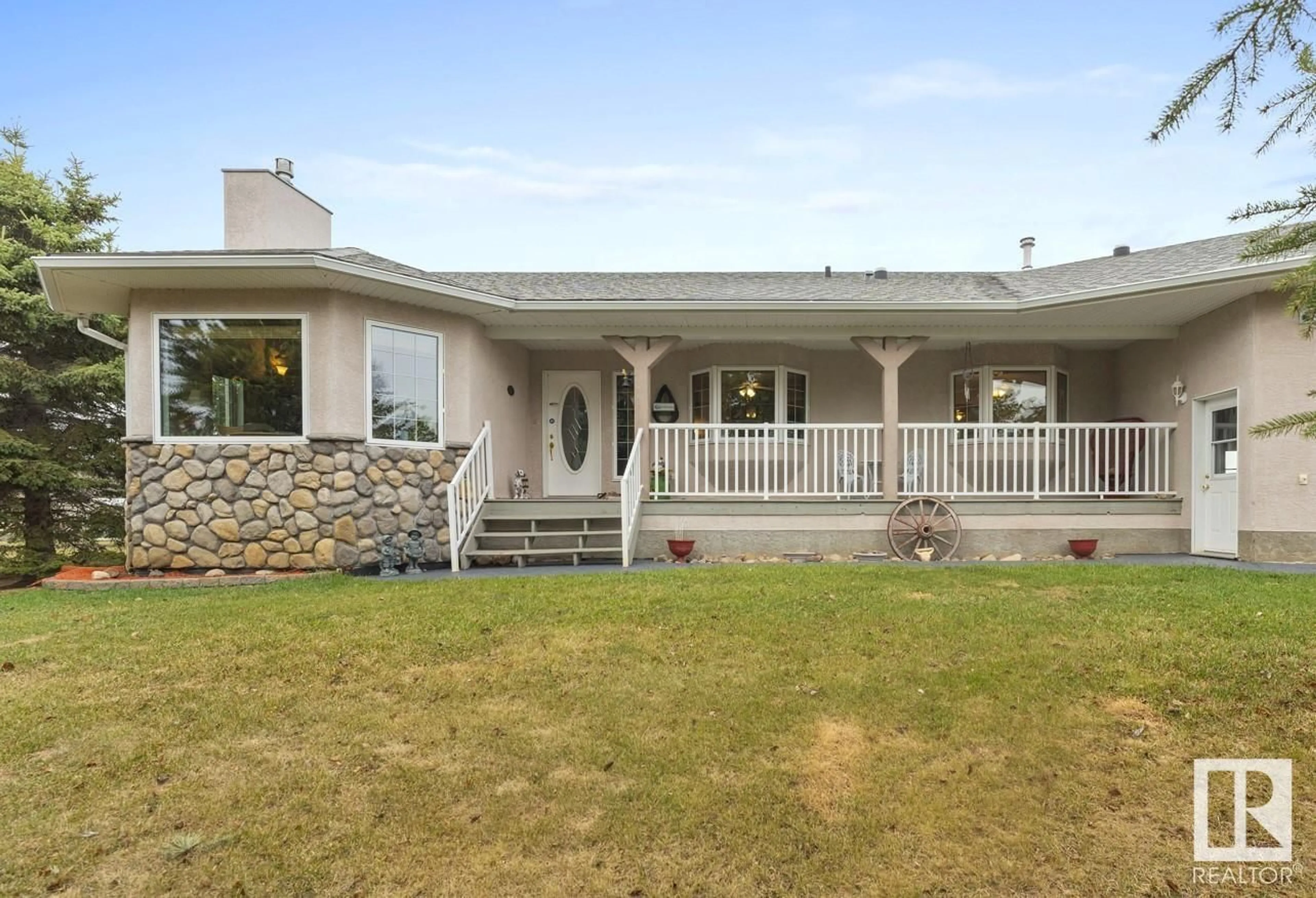 Home with vinyl exterior material, unknown for HI - 45424 HWY 660, Rural Bonnyville M.D. Alberta T9N2G6