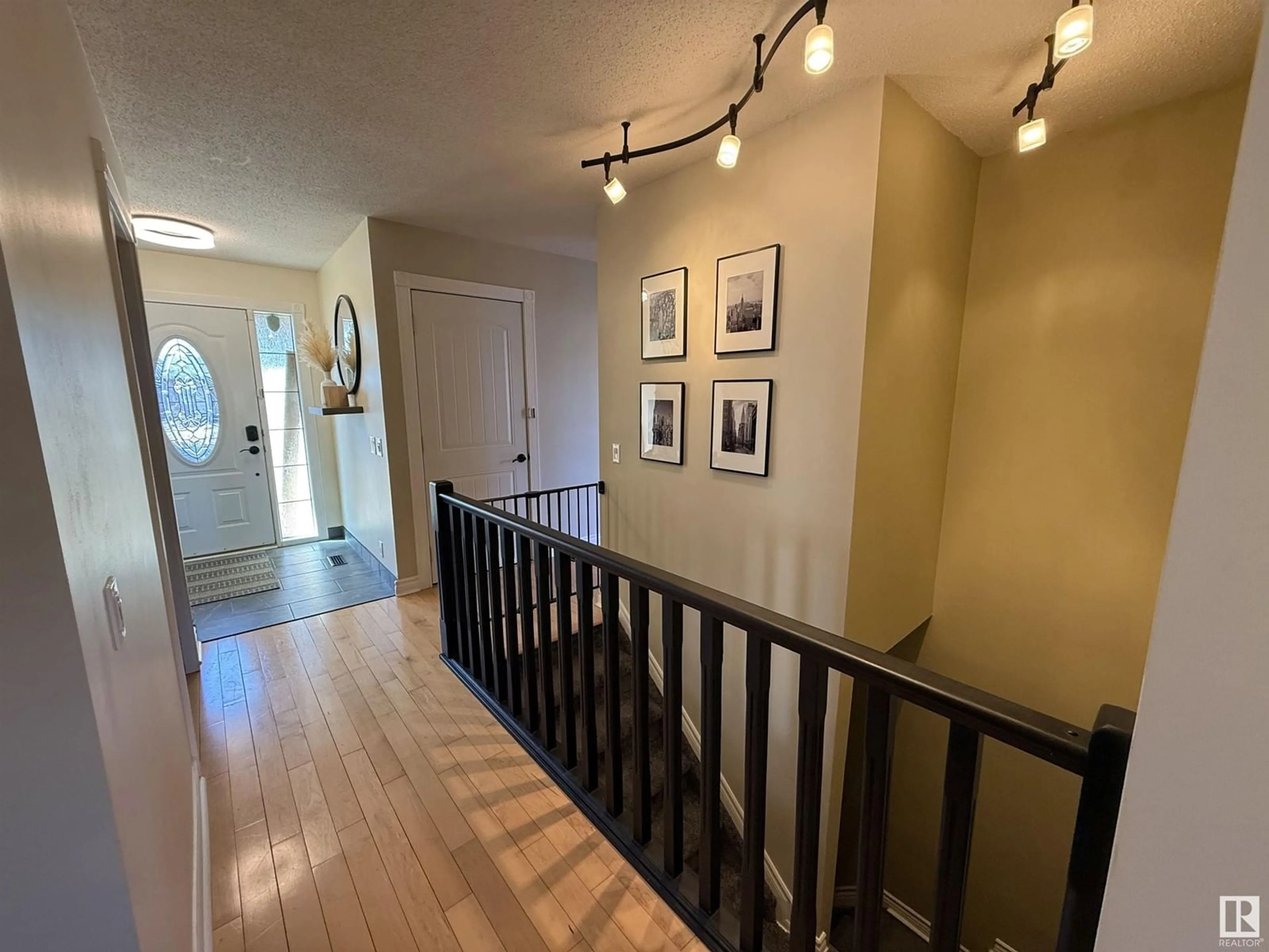 Indoor entryway for 12208 151 AV, Edmonton Alberta T5X4A6