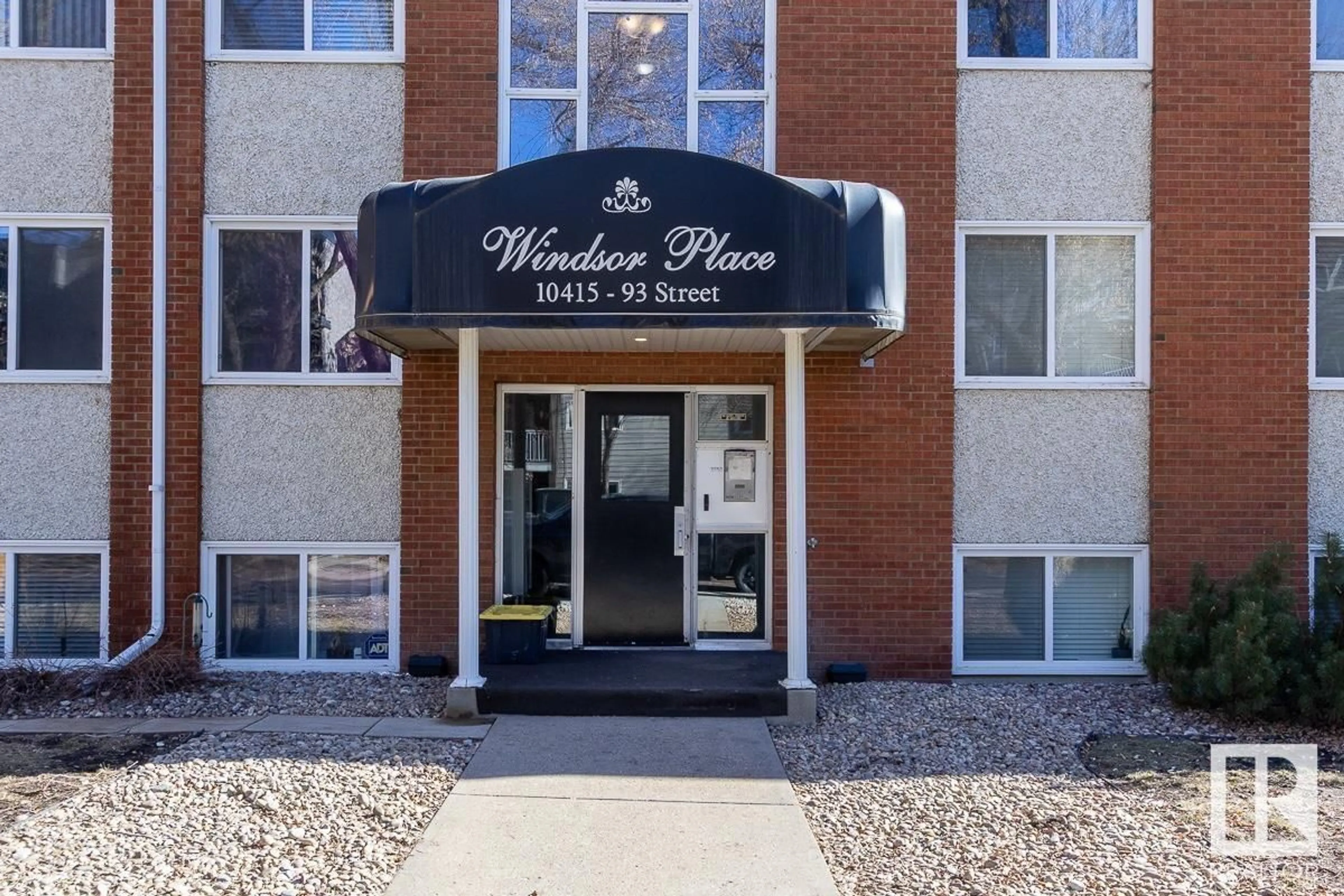 Indoor foyer for #104 - 10415 93 ST, Edmonton Alberta T5H1X5