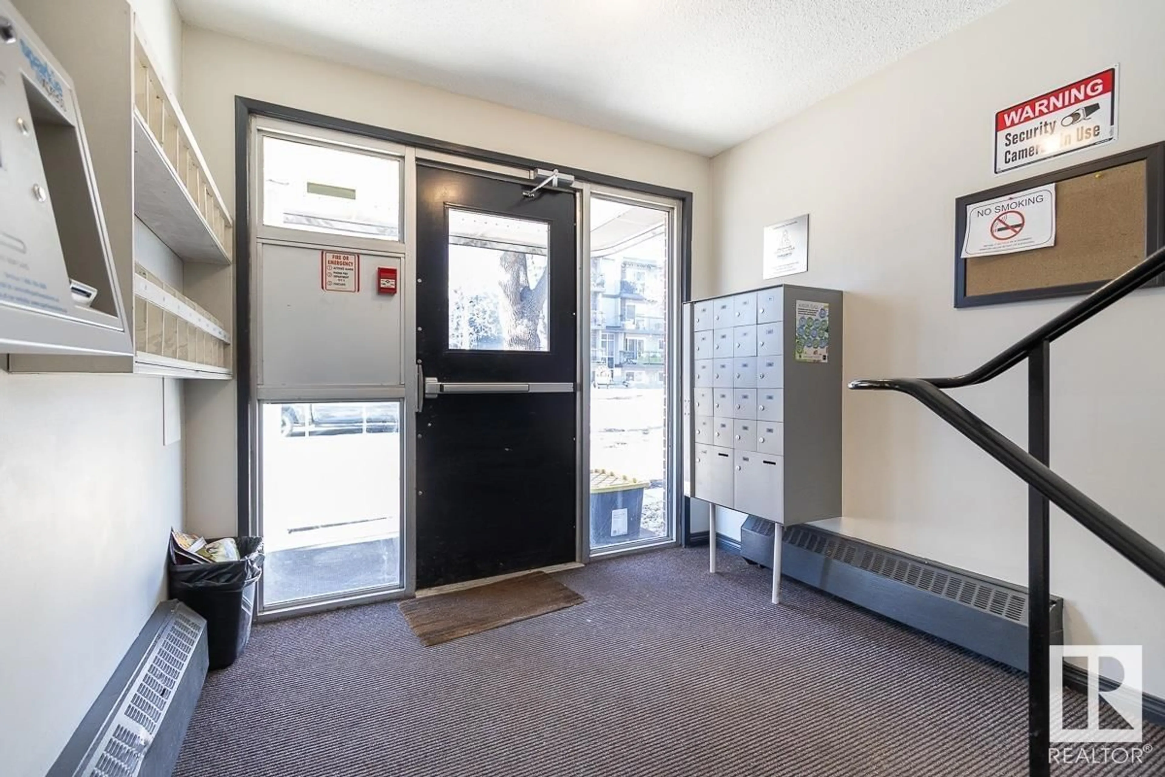 Indoor foyer for #104 - 10415 93 ST, Edmonton Alberta T5H1X5