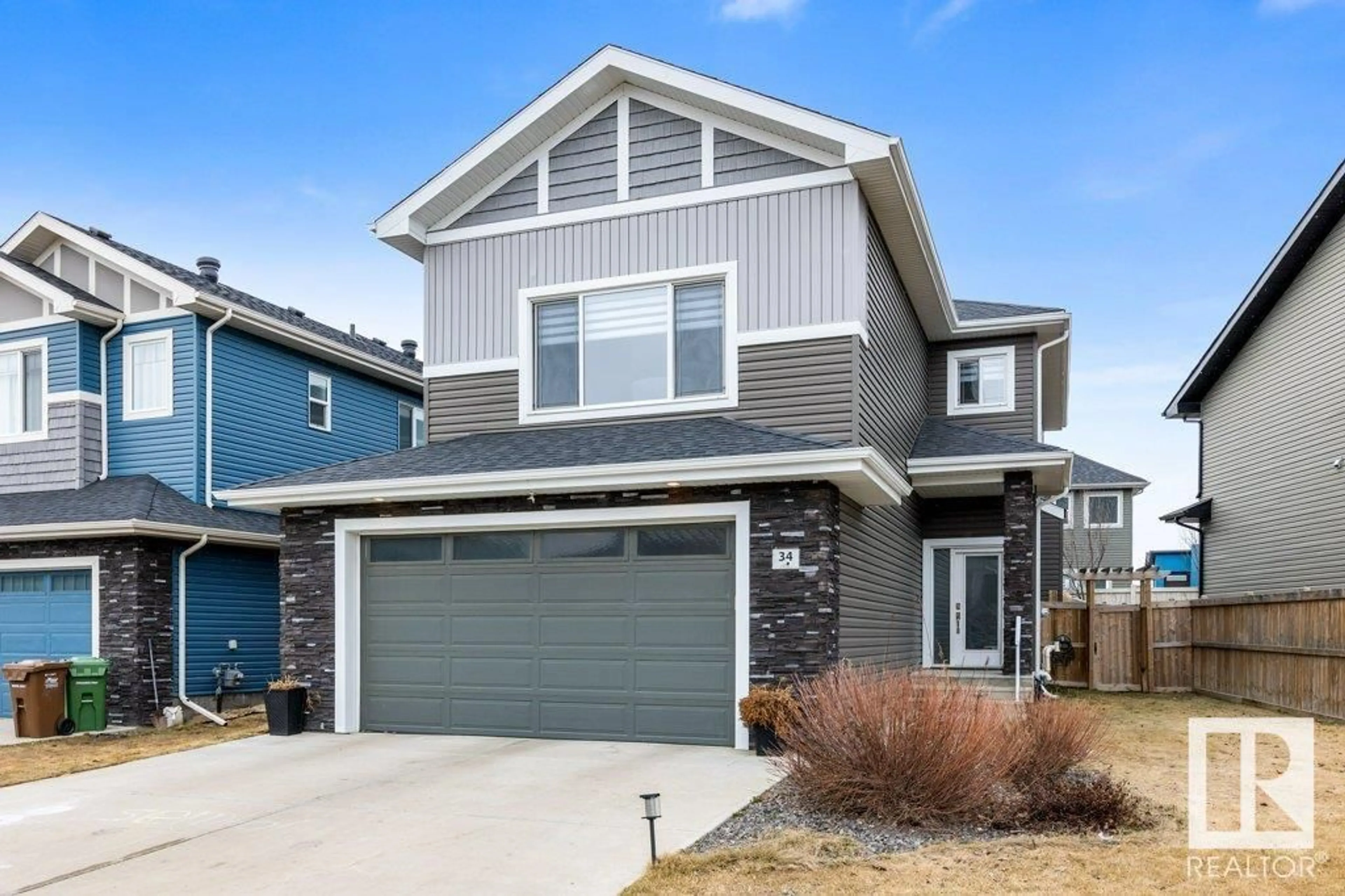 Home with vinyl exterior material, street for 34 EDINBURGH CO, St. Albert Alberta T8N6M8