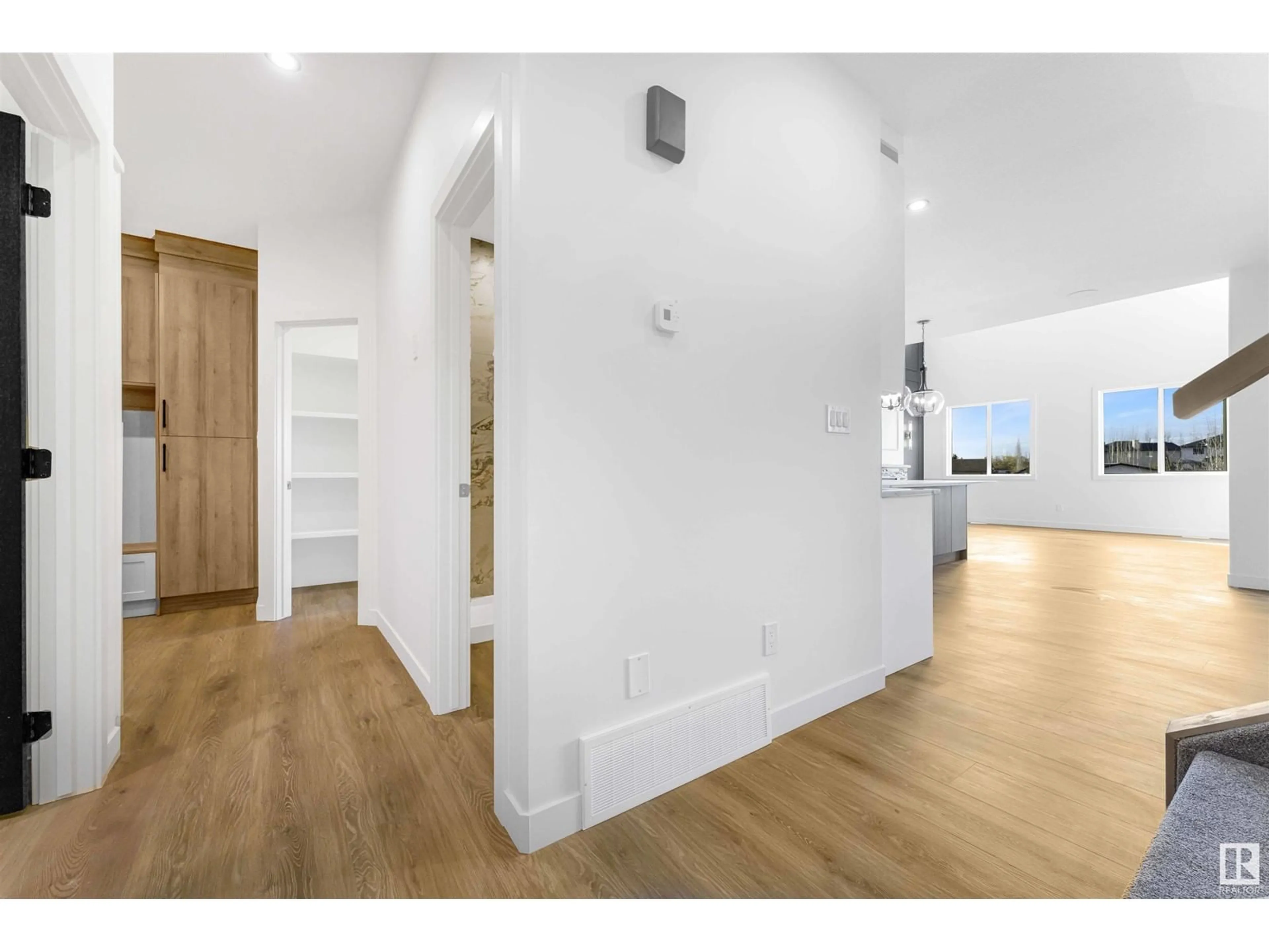 Indoor entryway for 46 GRASSVIEW CR, Spruce Grove Alberta T7X3G1