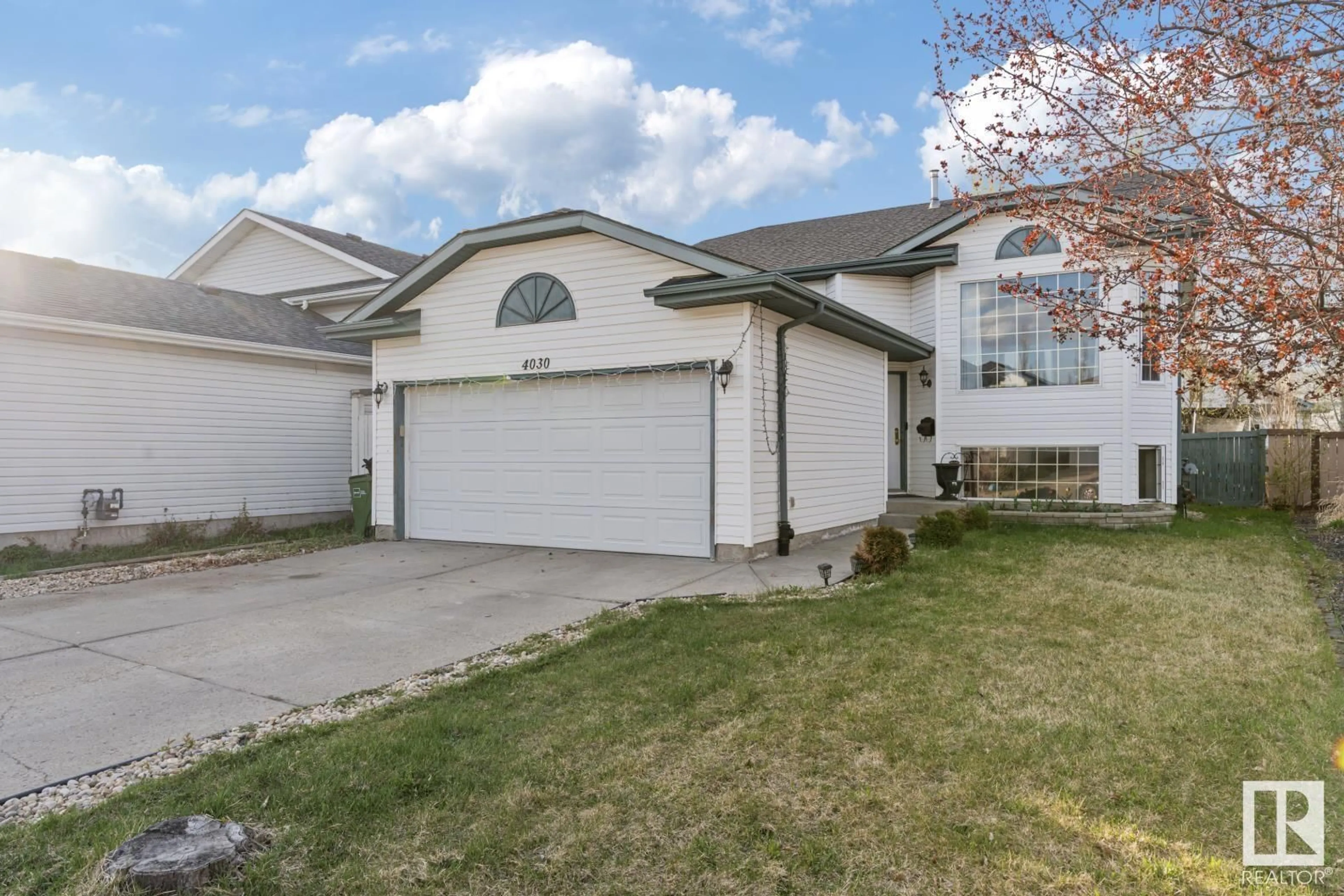 Home with vinyl exterior material, street for 4030 37A AVENUE AVENUE, Edmonton Alberta T6L7A1