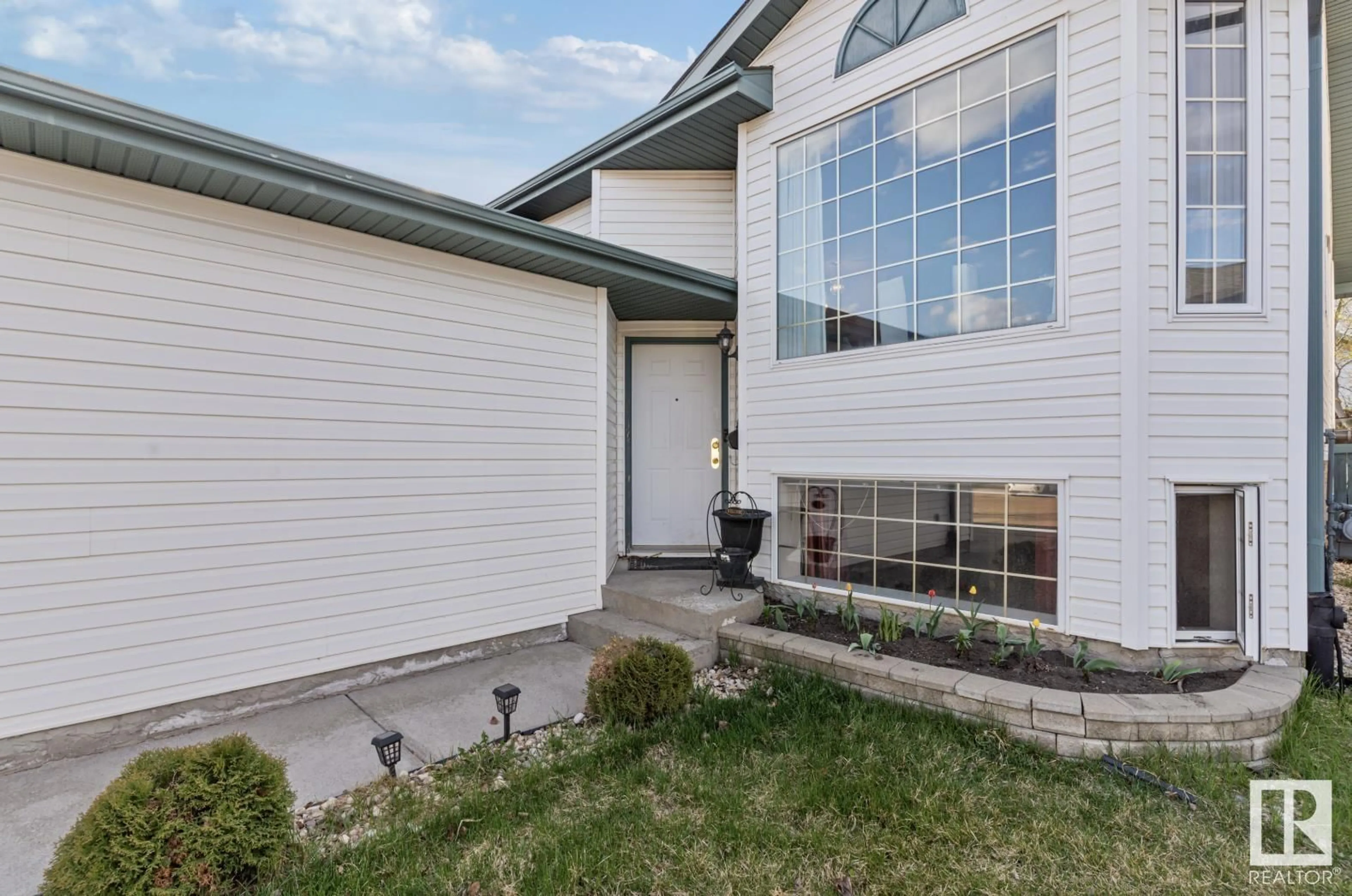 Home with vinyl exterior material, street for 4030 37A AVENUE AVENUE, Edmonton Alberta T6L7A1