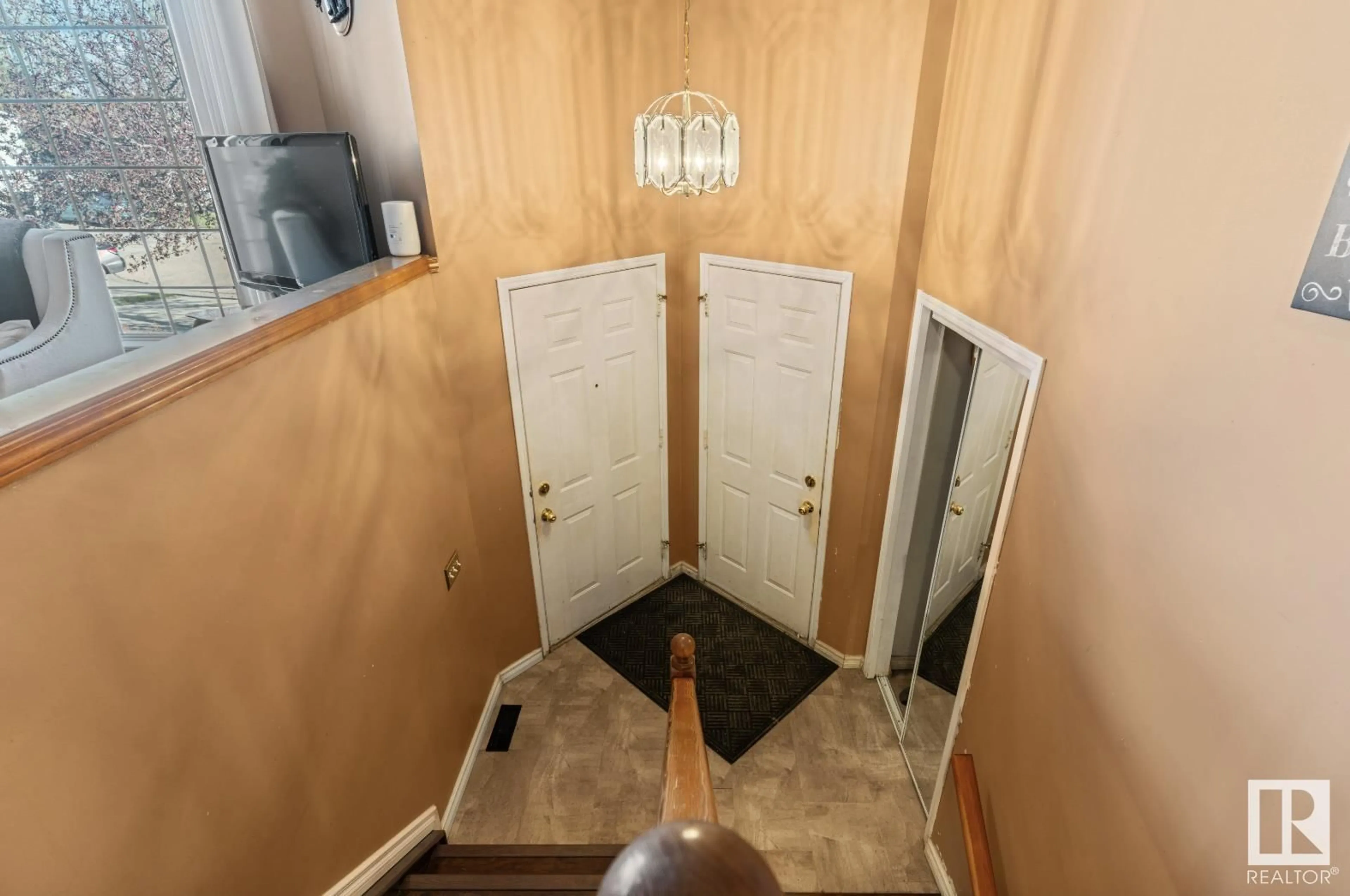 Unknown for 4030 37A AVENUE AVENUE, Edmonton Alberta T6L7A1