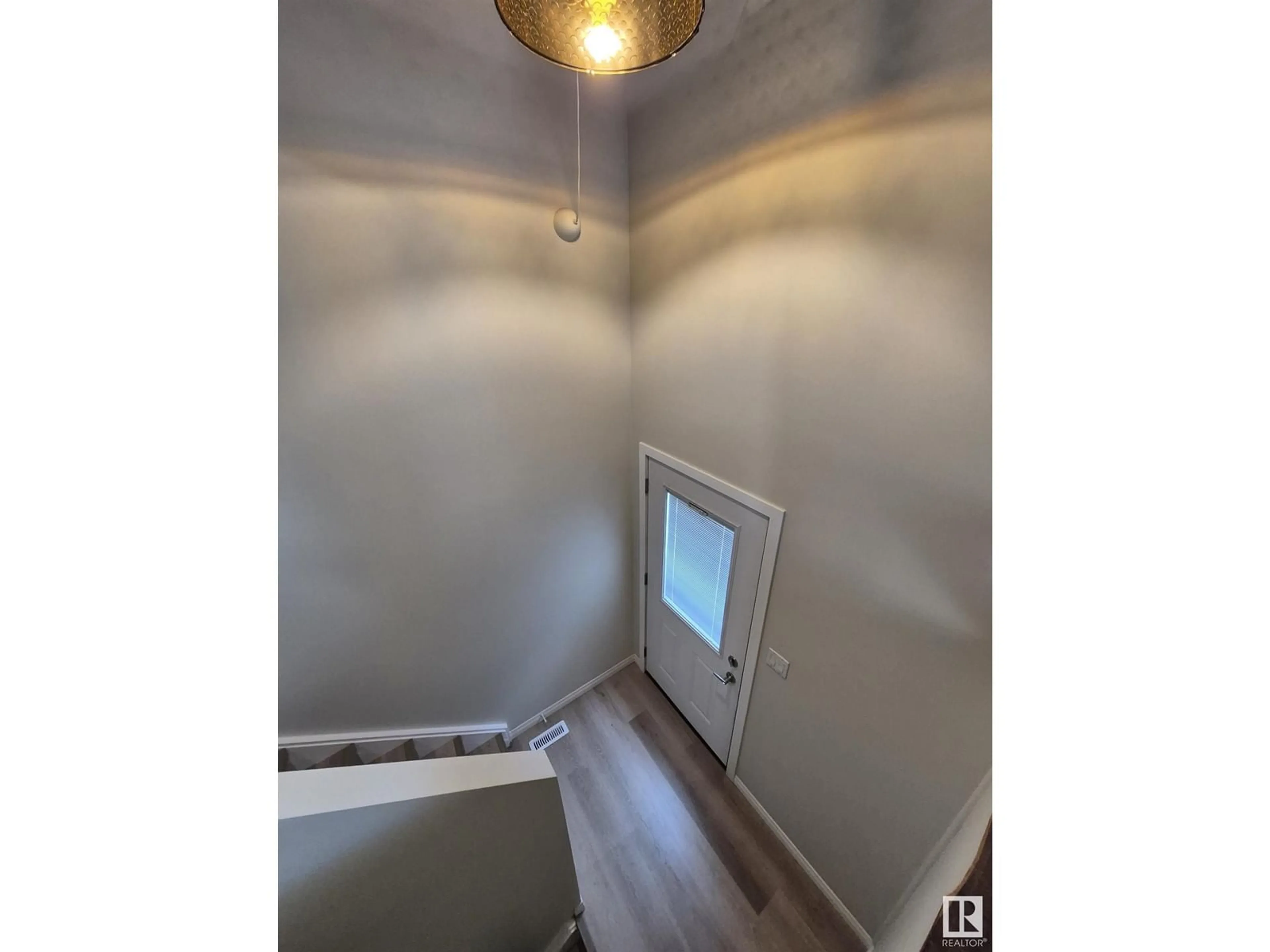 A pic of a room for 476 LEE RIDGE RD, Edmonton Alberta T6K2K3
