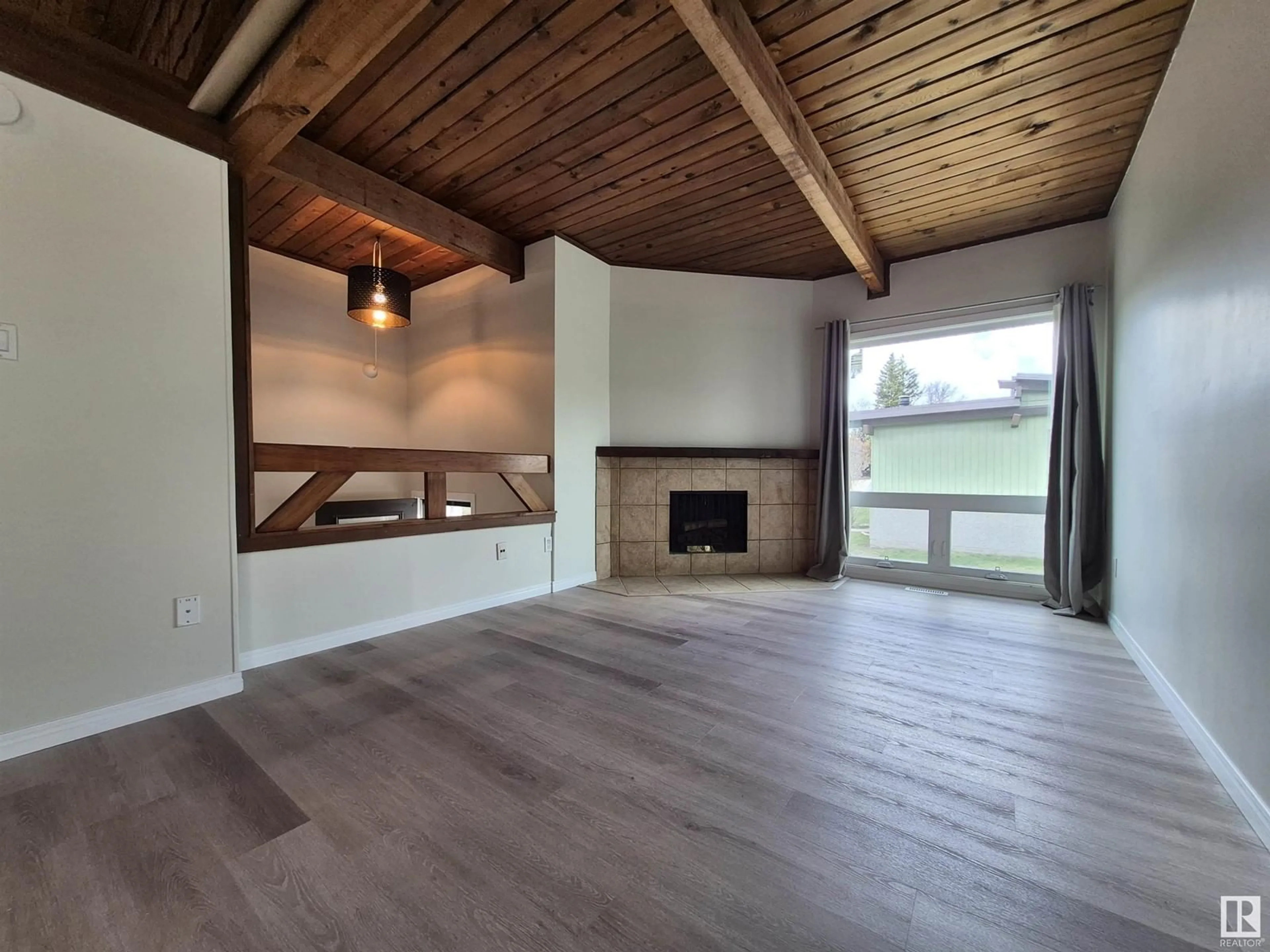 Living room with furniture, wood/laminate floor for 476 LEE RIDGE RD, Edmonton Alberta T6K2K3