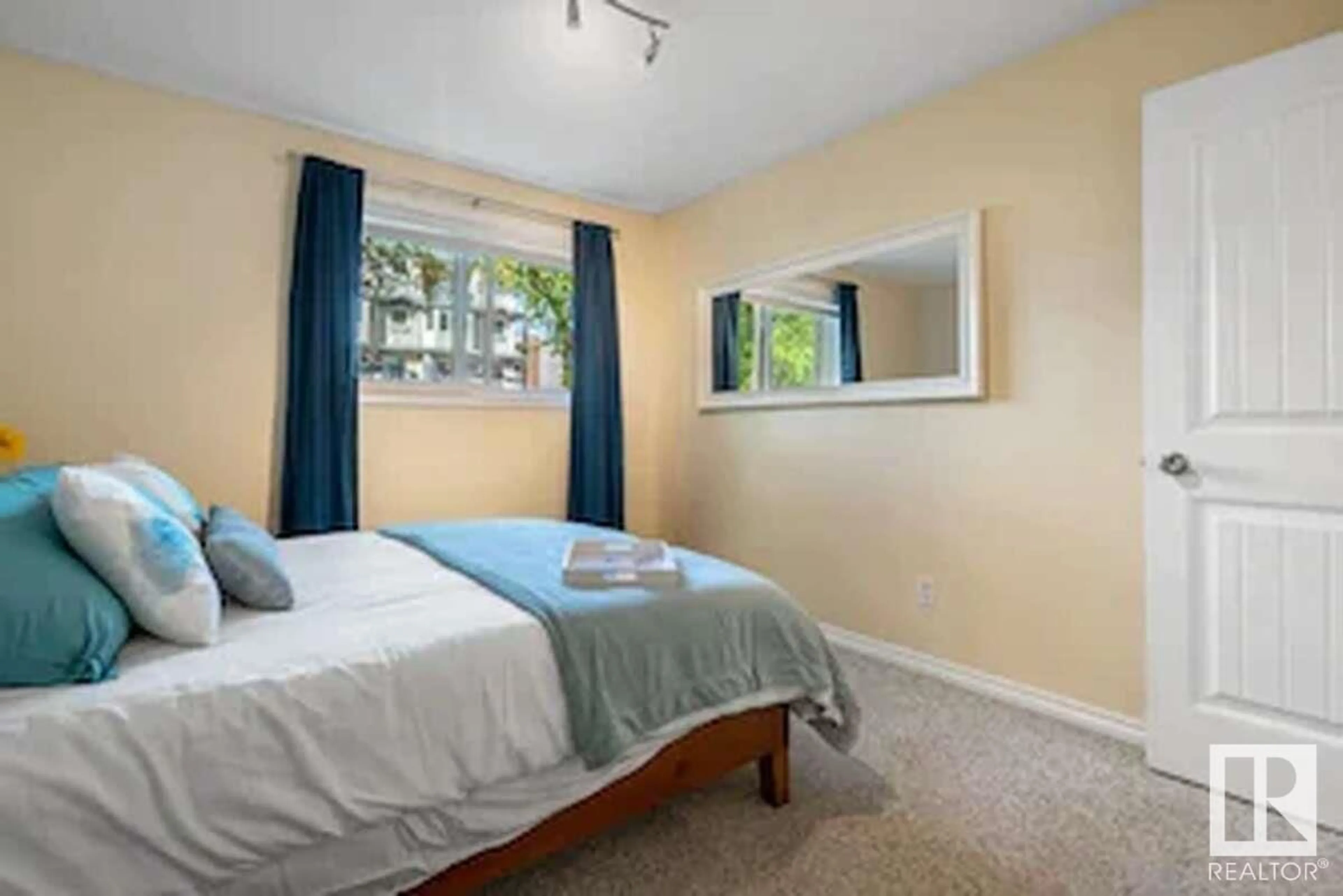 Bedroom with bed, unknown for #4 - 10255 117 ST, Edmonton Alberta T5K1X7