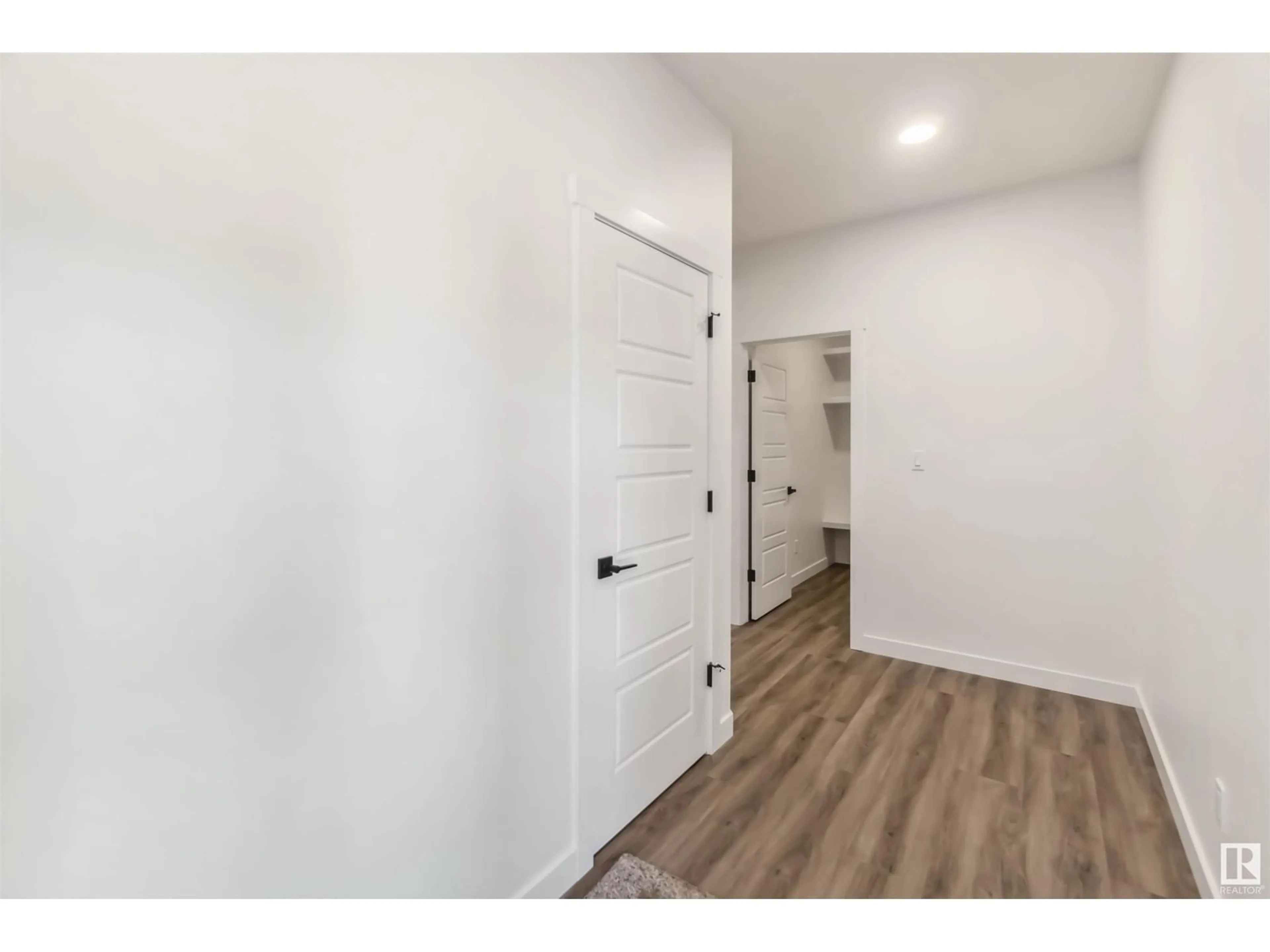 Indoor entryway for 1612 11 AV, Edmonton Alberta T6T1H9