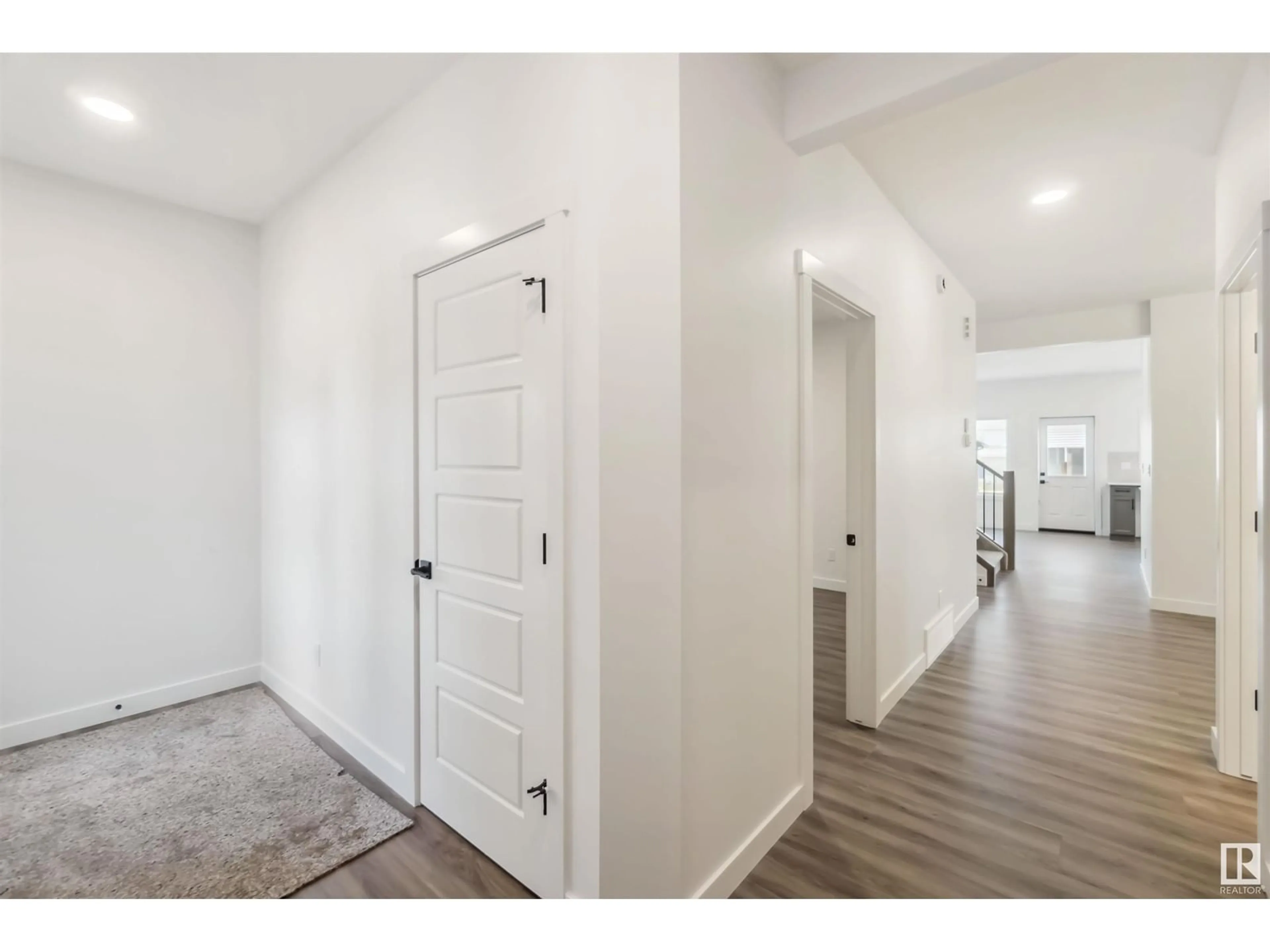 Indoor entryway for 1612 11 AV, Edmonton Alberta T6T1H9