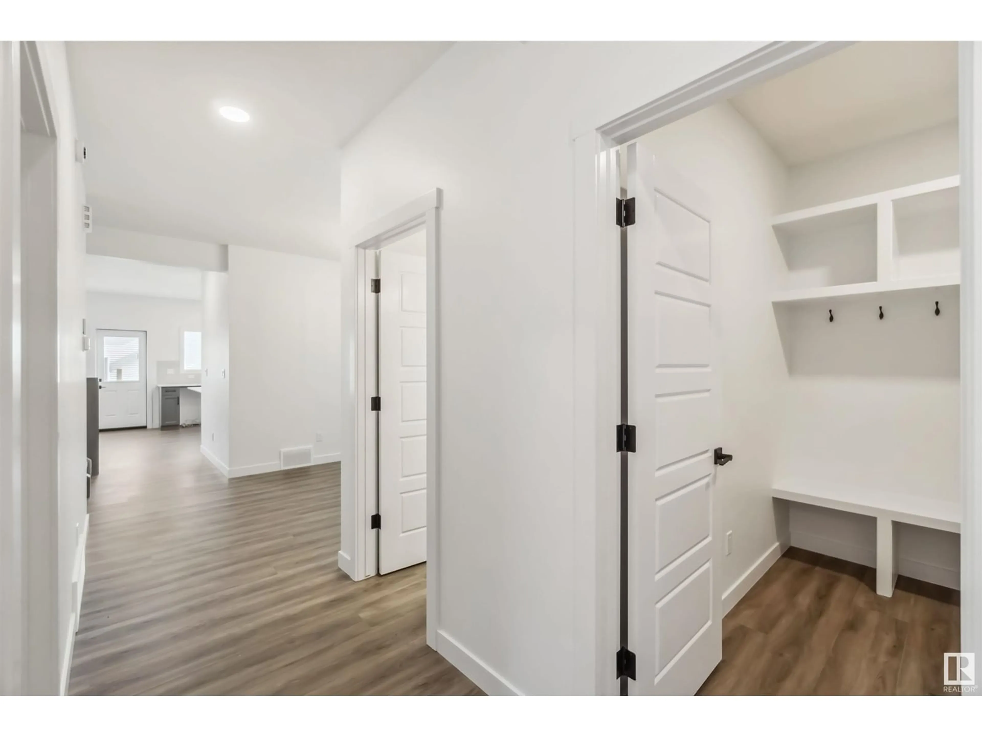 Indoor entryway for 1612 11 AV, Edmonton Alberta T6T1H9