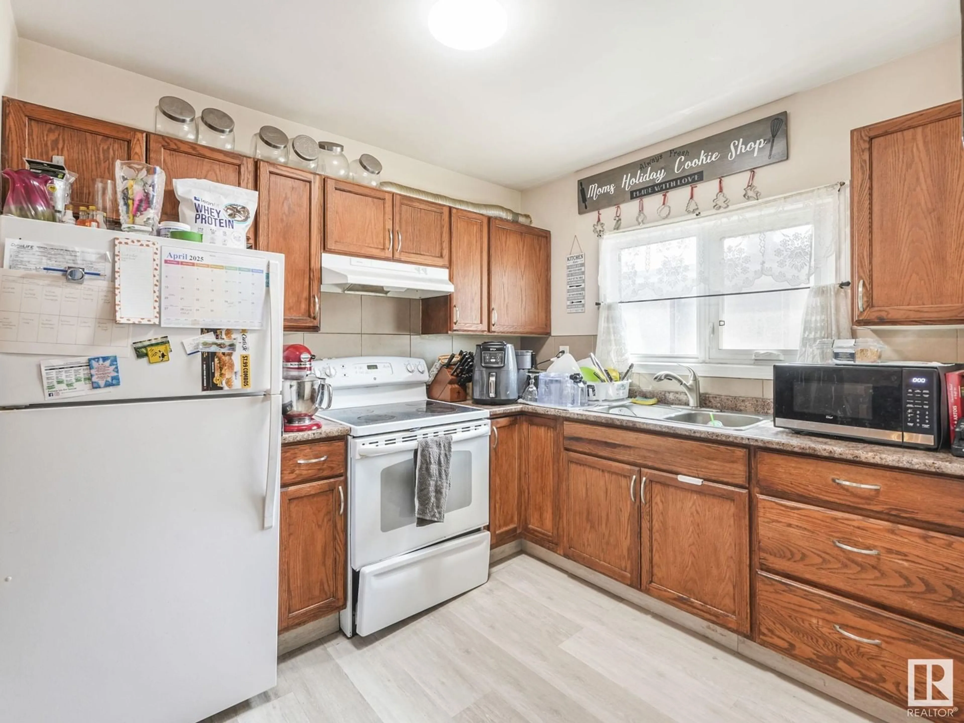 Standard kitchen, unknown for NW - 13111 82 ST, Edmonton Alberta T5E2T4