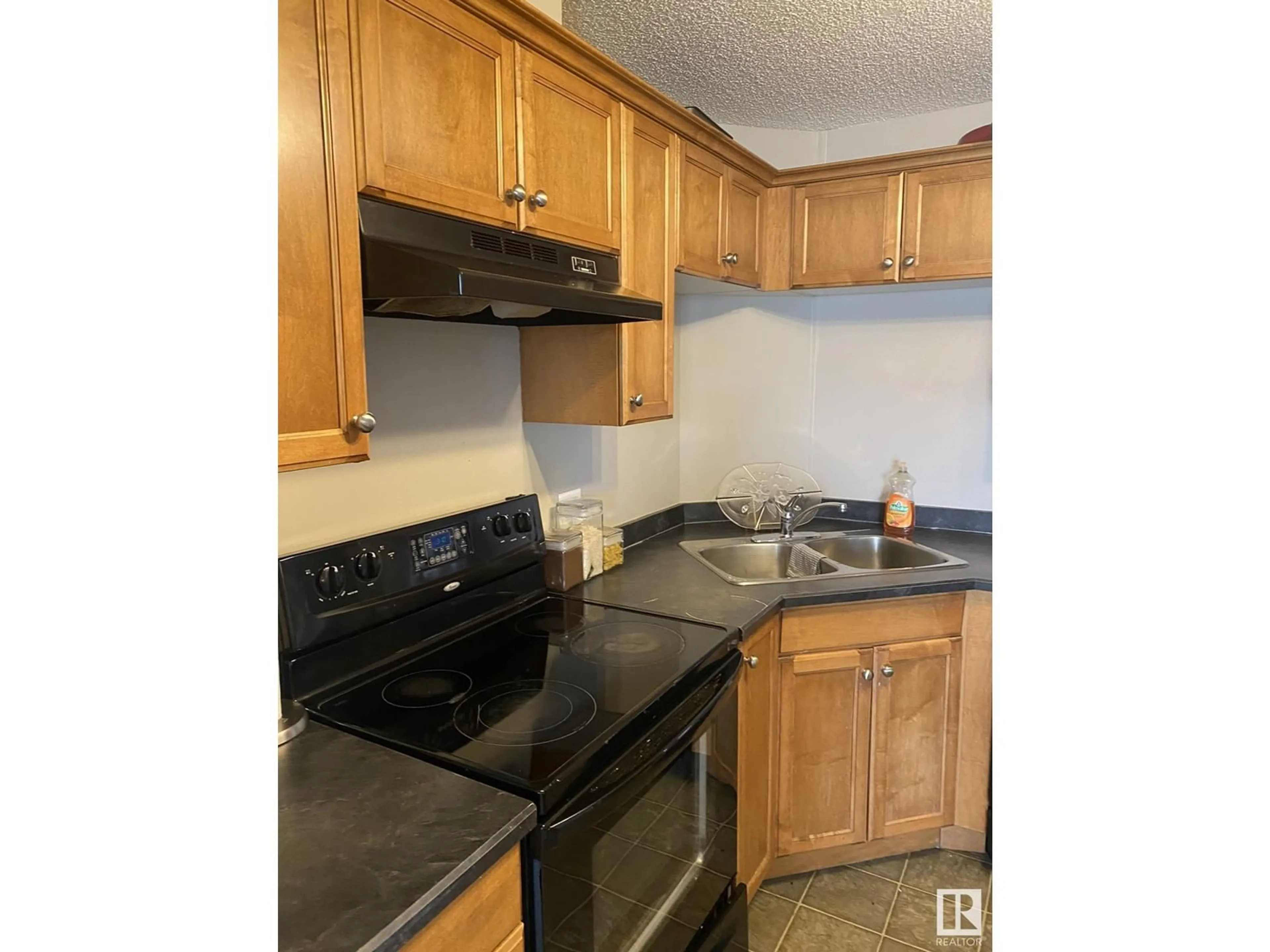 Standard kitchen, unknown for 320 CLAREVIEW STATION DR, Edmonton Alberta T5Y0E5