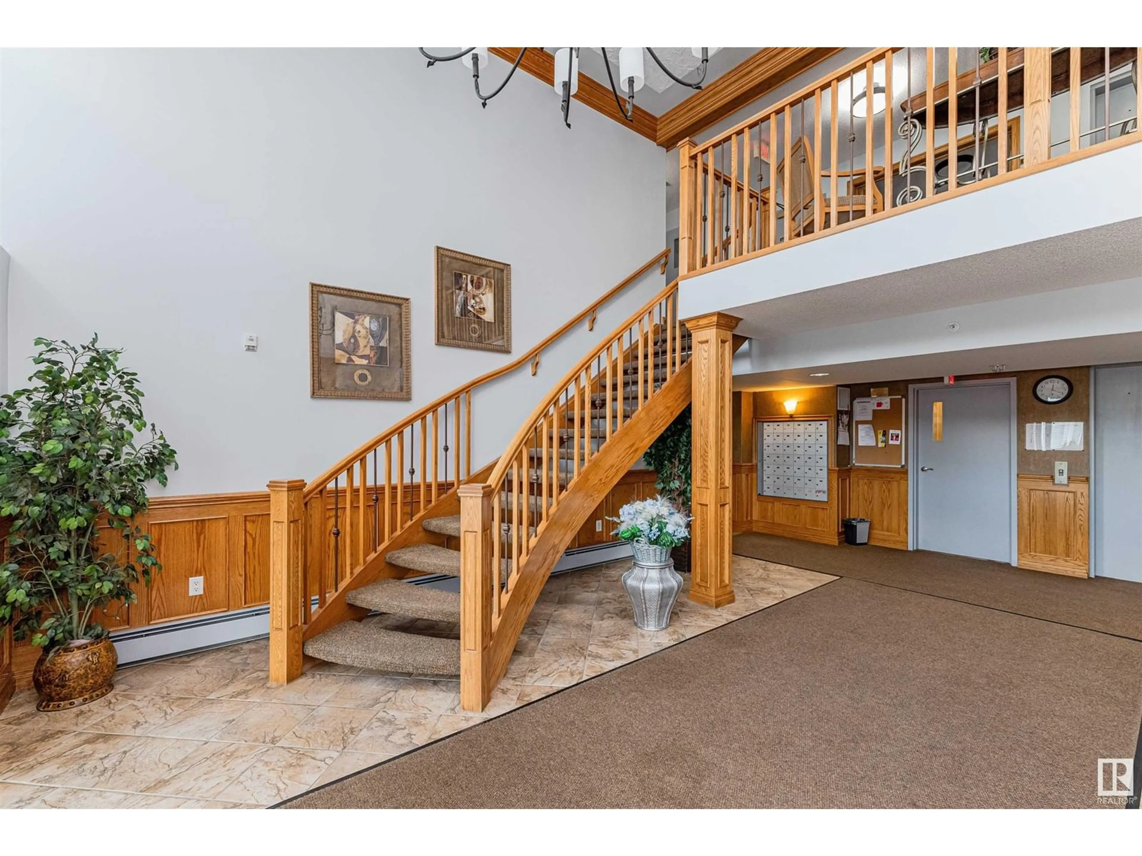 Indoor foyer for 207 ELDORADO DR, St. Albert Alberta T8N7E3