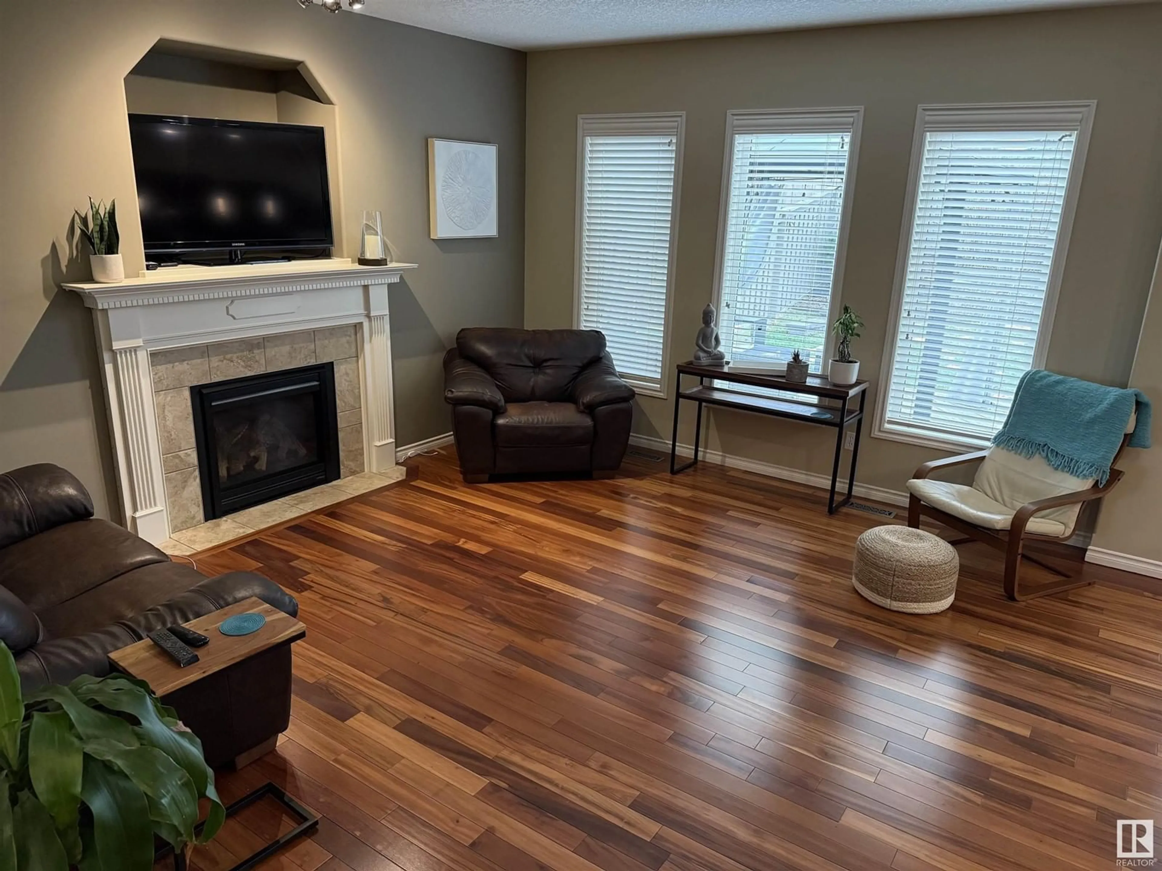Living room with furniture, wood/laminate floor for 8645 SLOANE CO NW, Edmonton Alberta T6K0K9