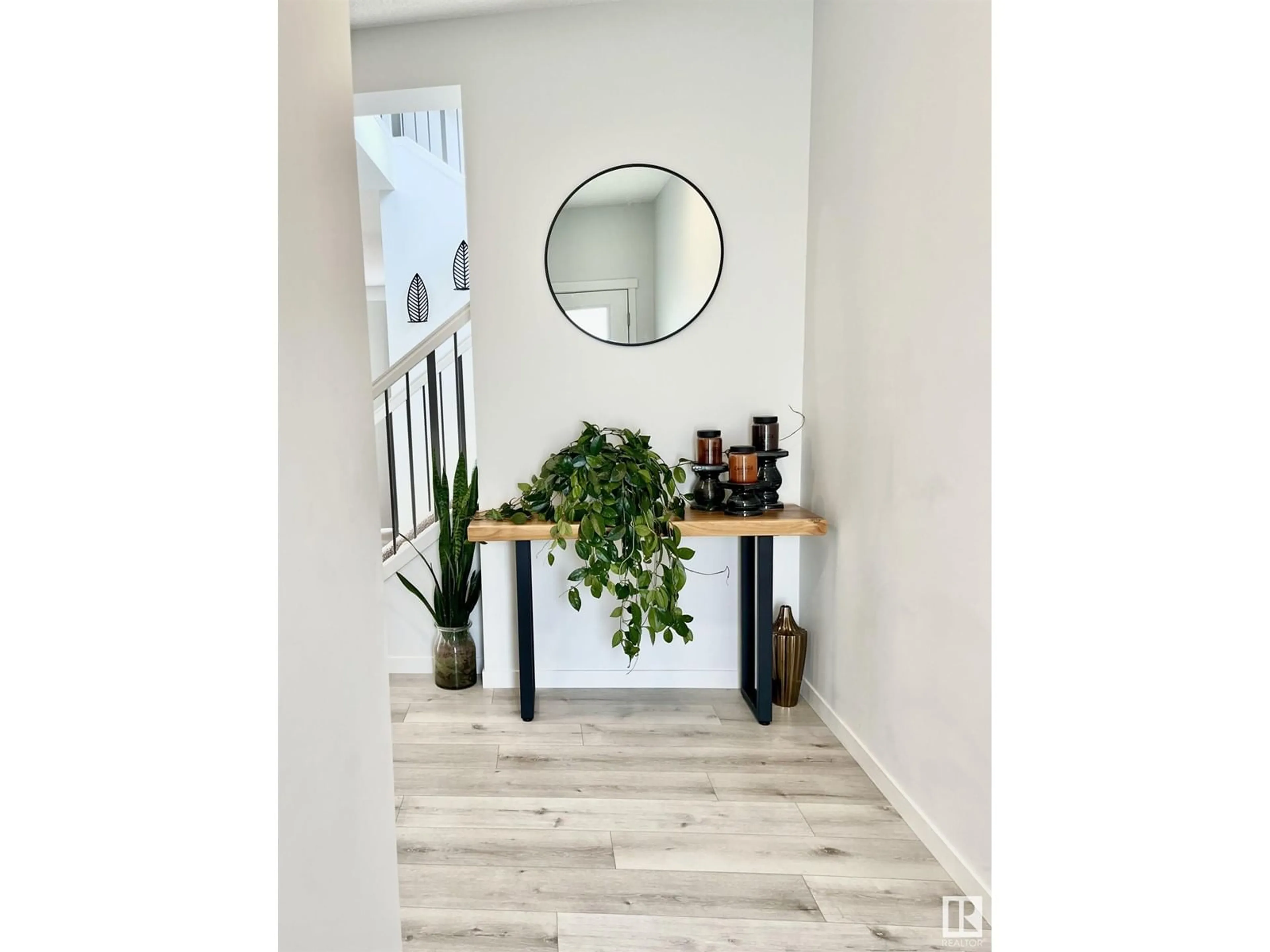 Indoor entryway for 22319 94 AV, Edmonton Alberta T5T7J9