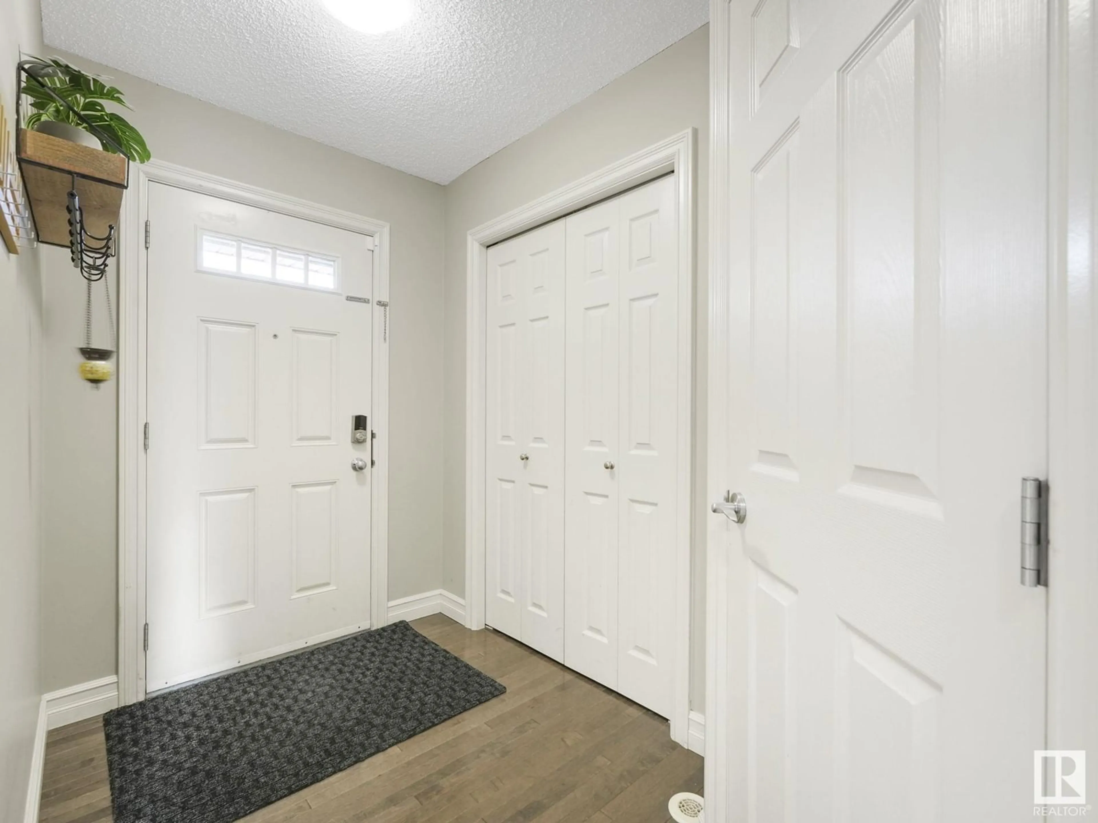 Indoor entryway for NW - 18063 85 ST, Edmonton Alberta T5Z0E4