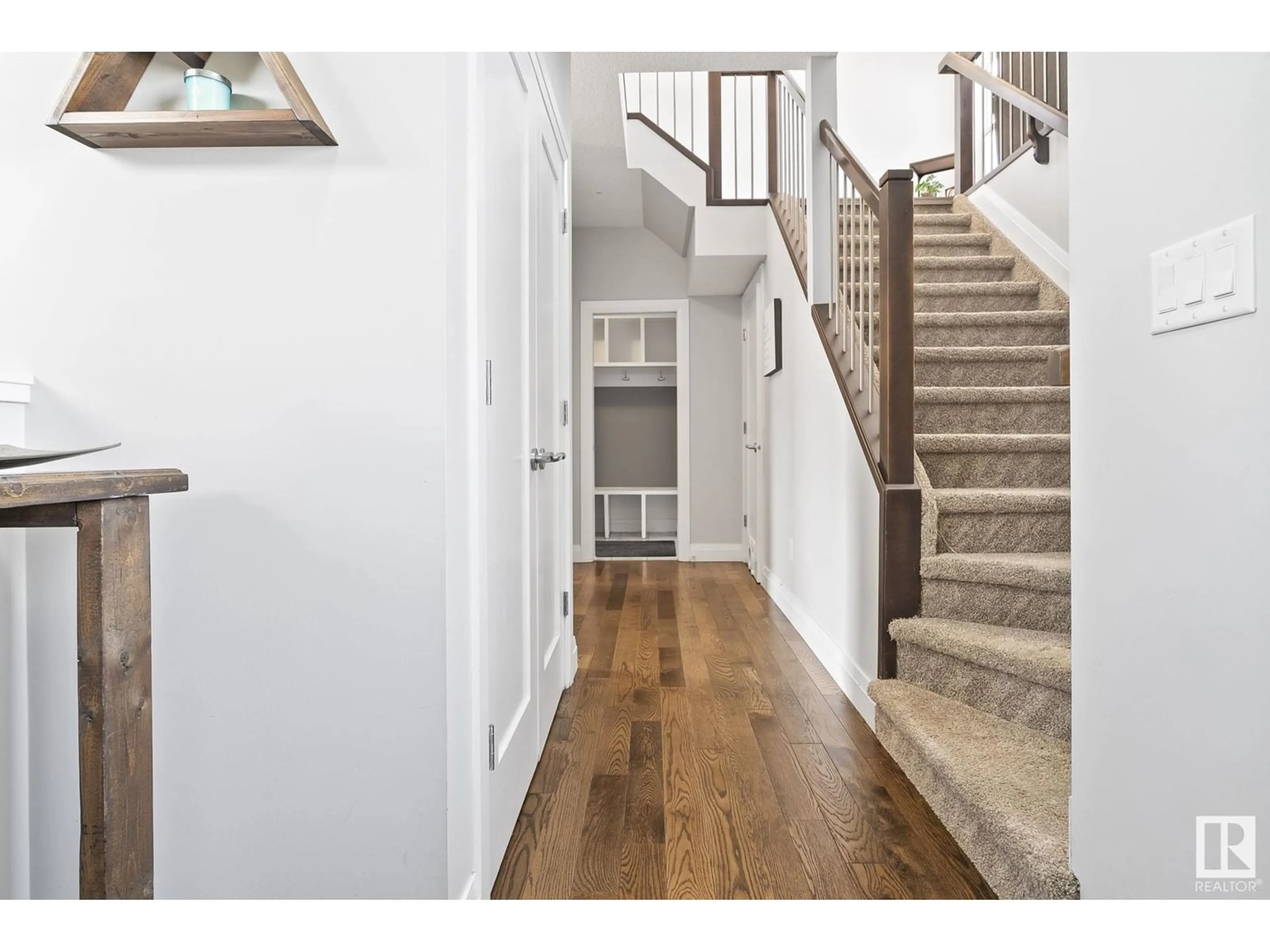 Indoor entryway for 163 HARVEST RIDGE DR, Spruce Grove Alberta T7X0P4