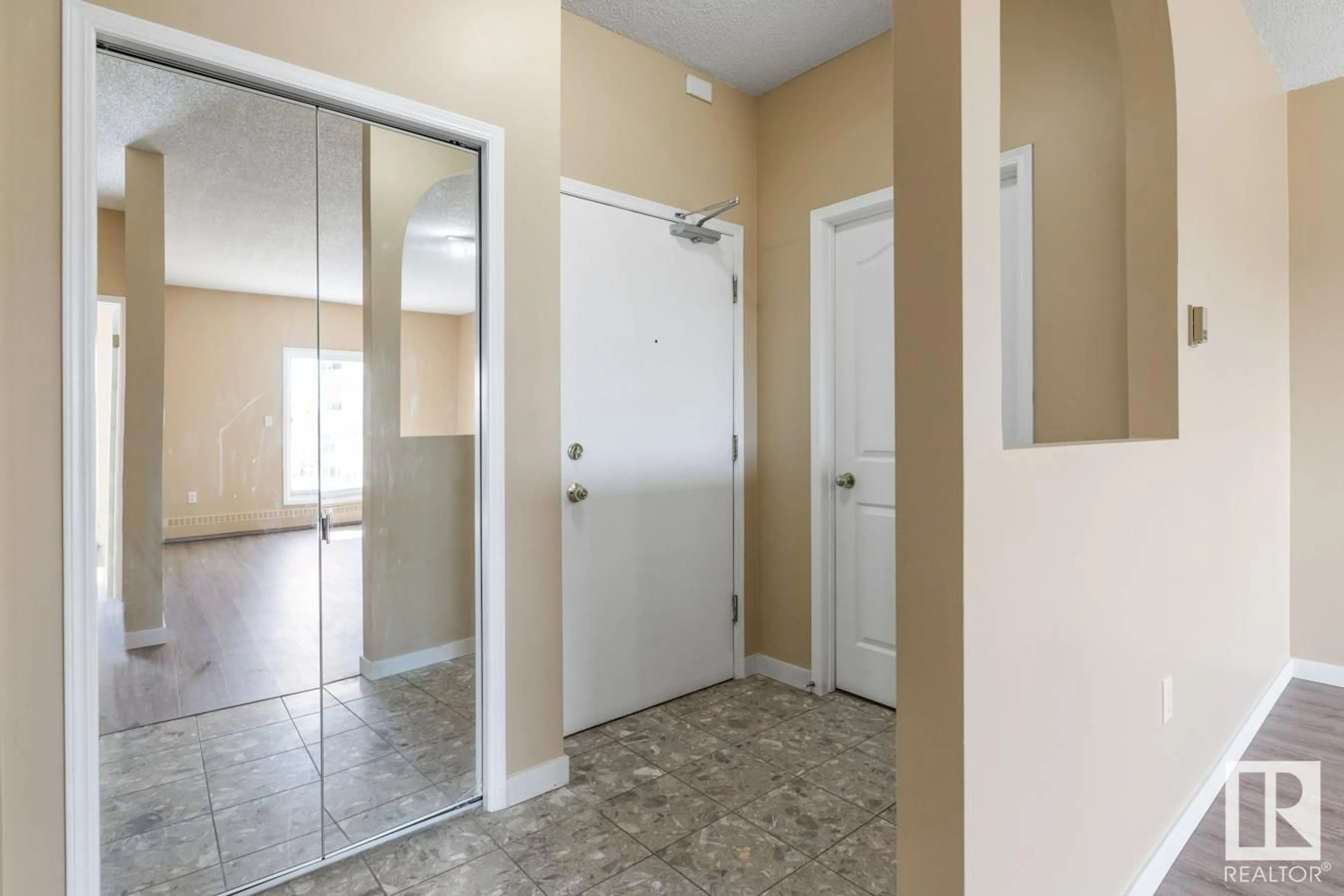 Indoor entryway for 15499 - 216 CASTLE DOWNS RD, Edmonton Alberta T5X5Y3