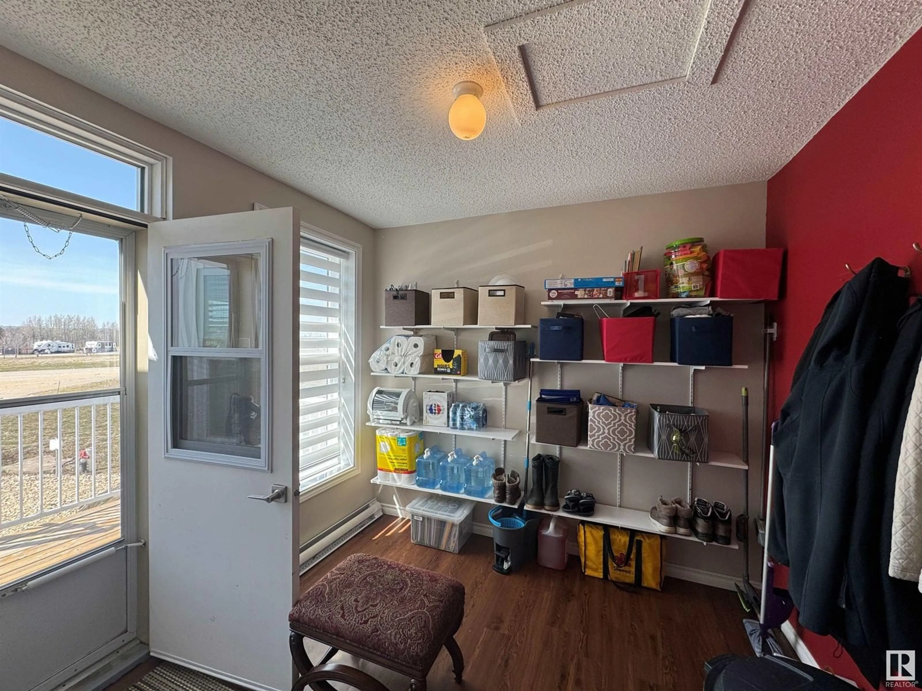 A pic of a room for 454029 - 517 RGE ROAD 11, Rural Wetaskiwin County Alberta T0C2V0