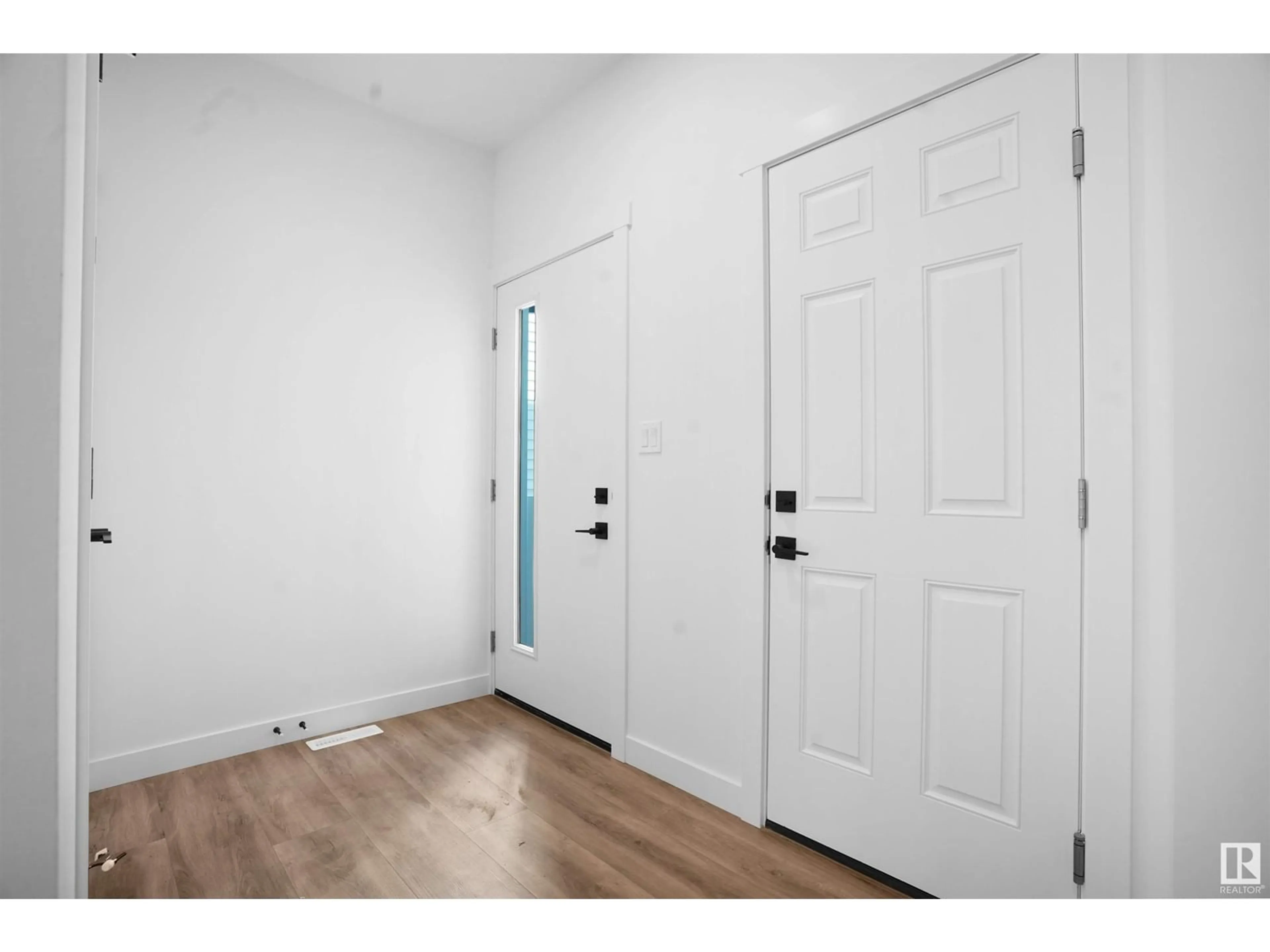 Indoor entryway for NW - 4208 208 ST, Edmonton Alberta T6M3E4