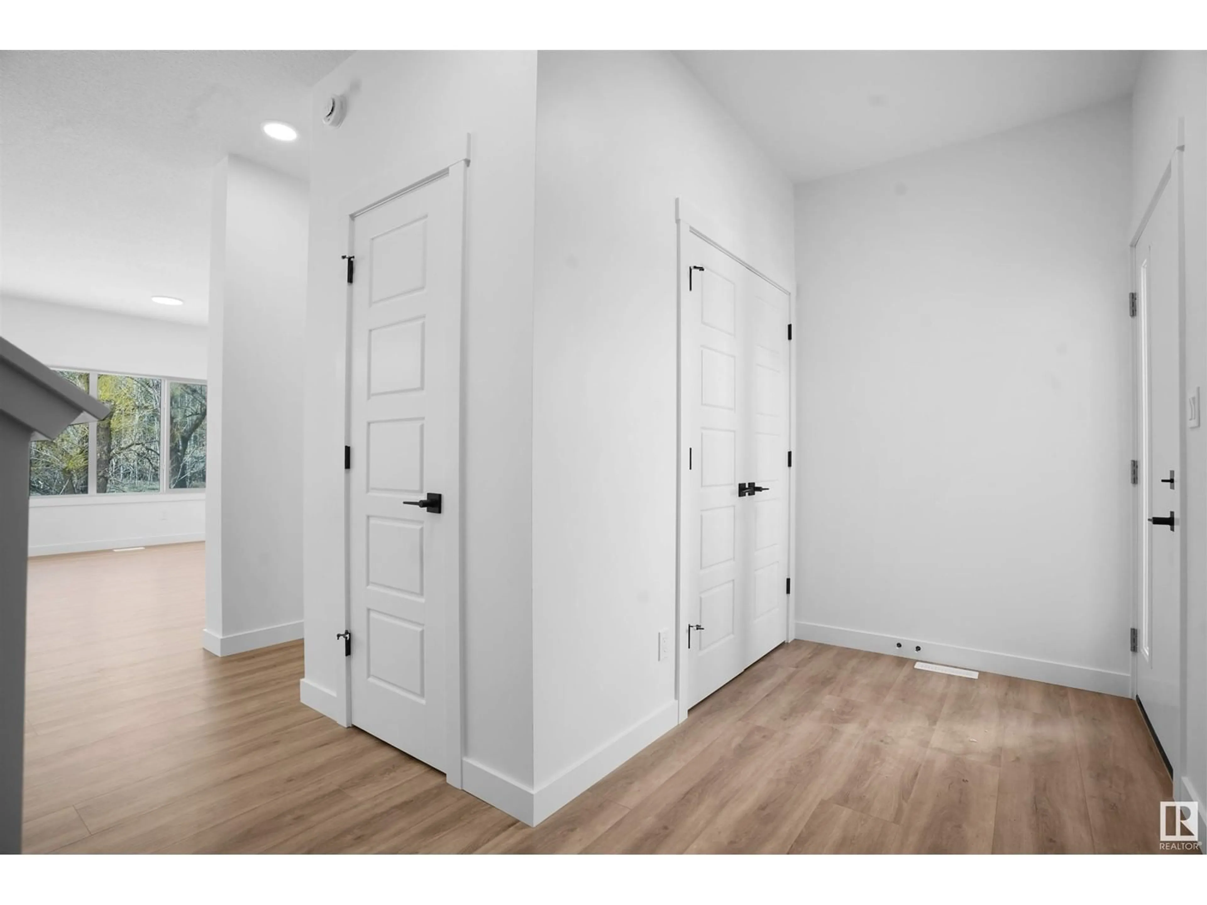 Indoor entryway for NW - 4208 208 ST, Edmonton Alberta T6M3E4