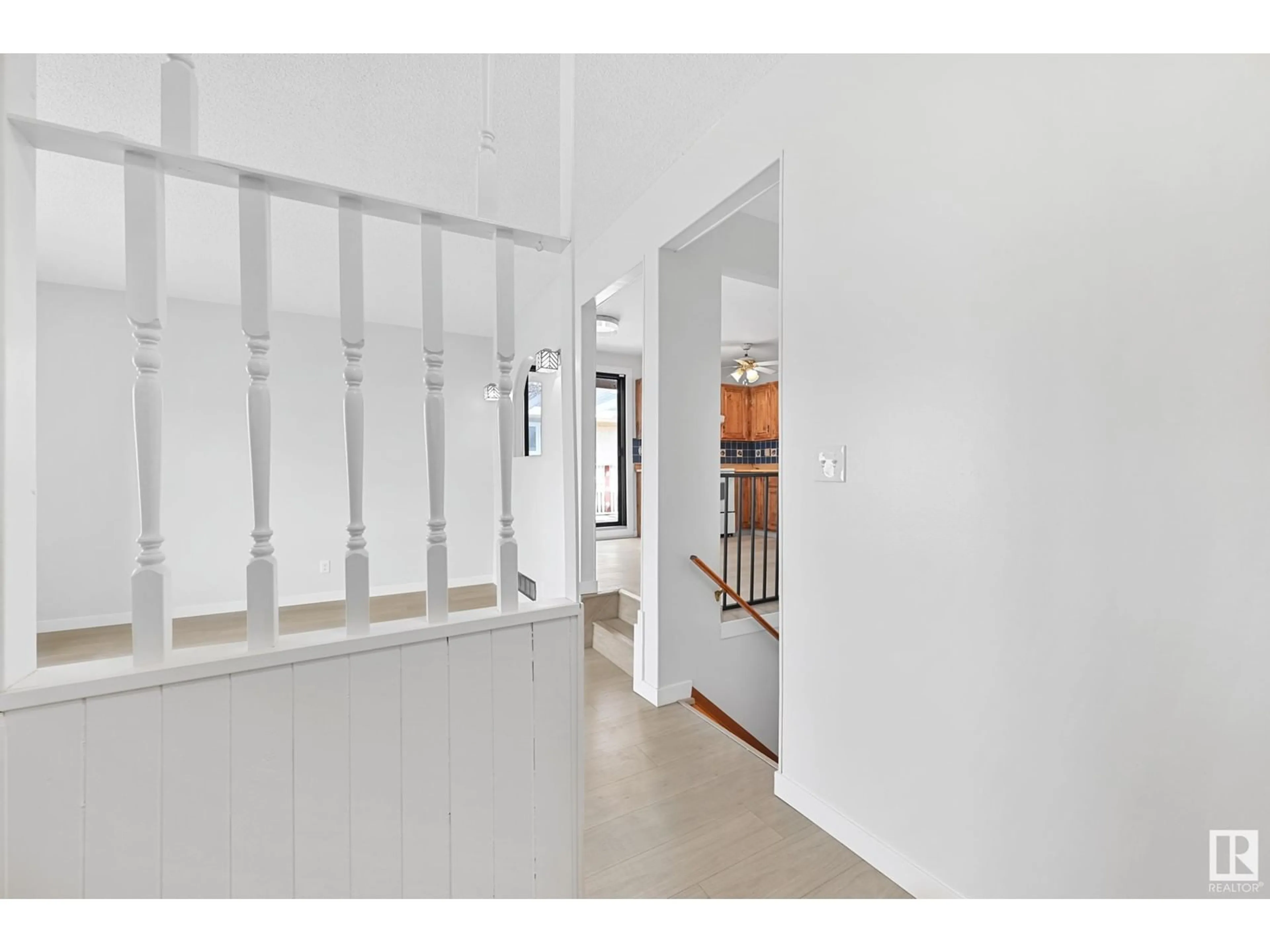 Indoor foyer for 63 LUNNON DR, Gibbons Alberta T0A1N0
