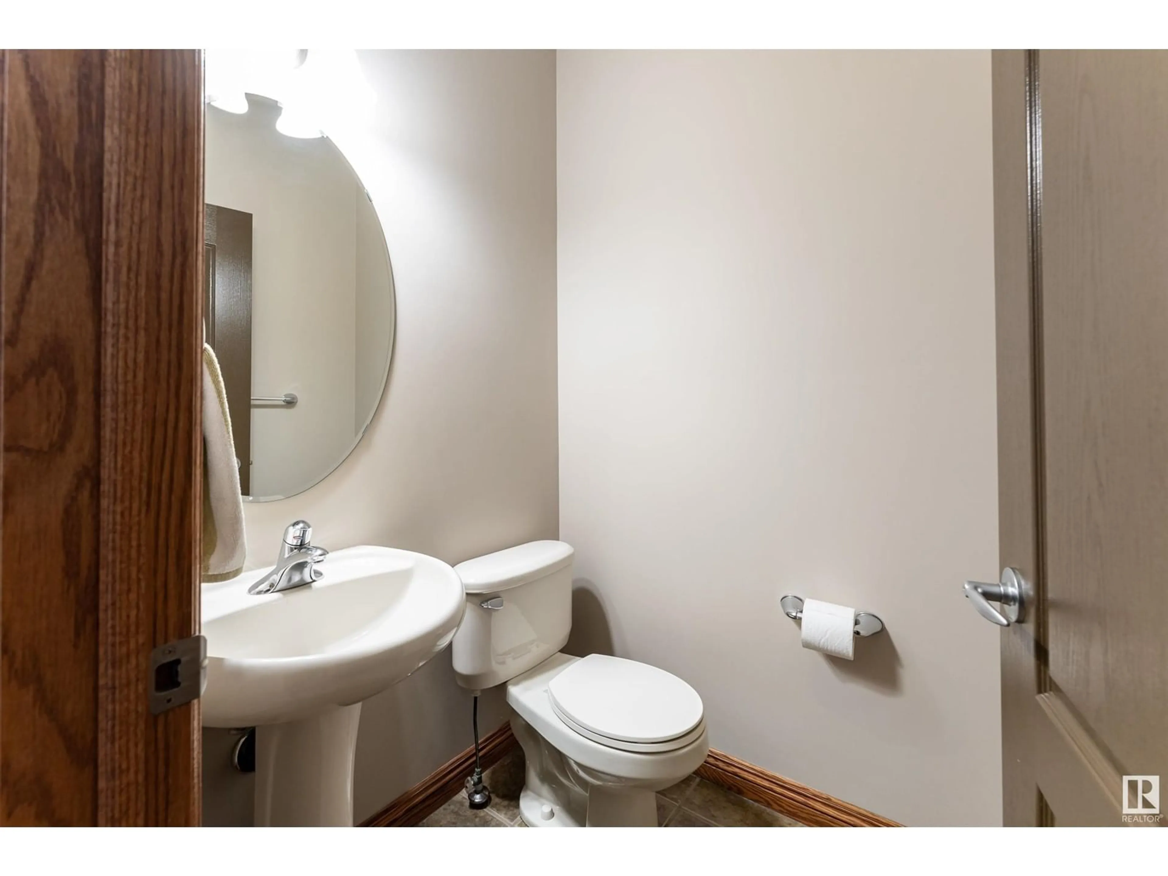 Standard bathroom, unknown for 2183 HADDOW DR, Edmonton Alberta T6R3M6