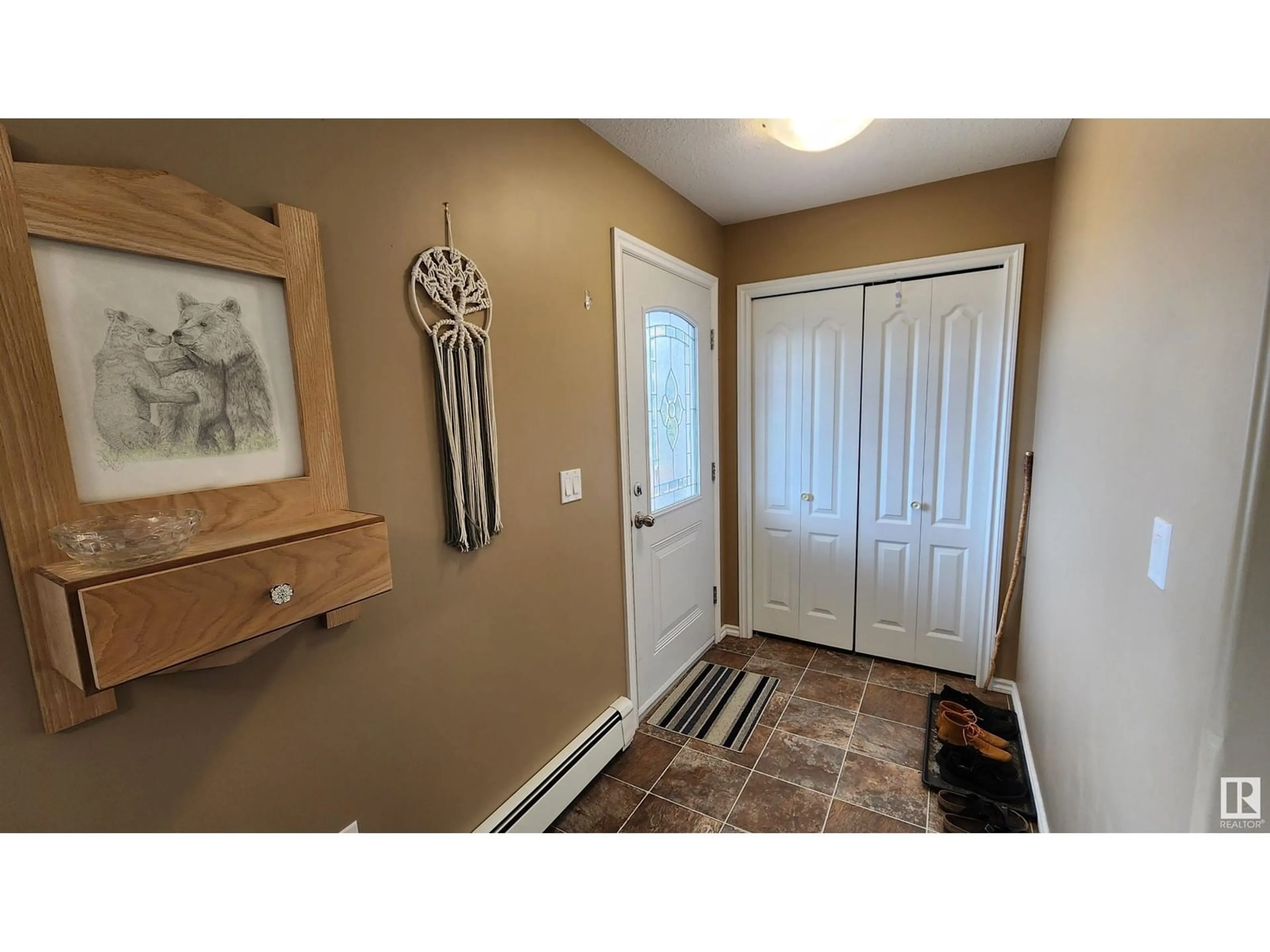 Indoor entryway for 4910 51 AV, Elk Point Alberta T0A1A0