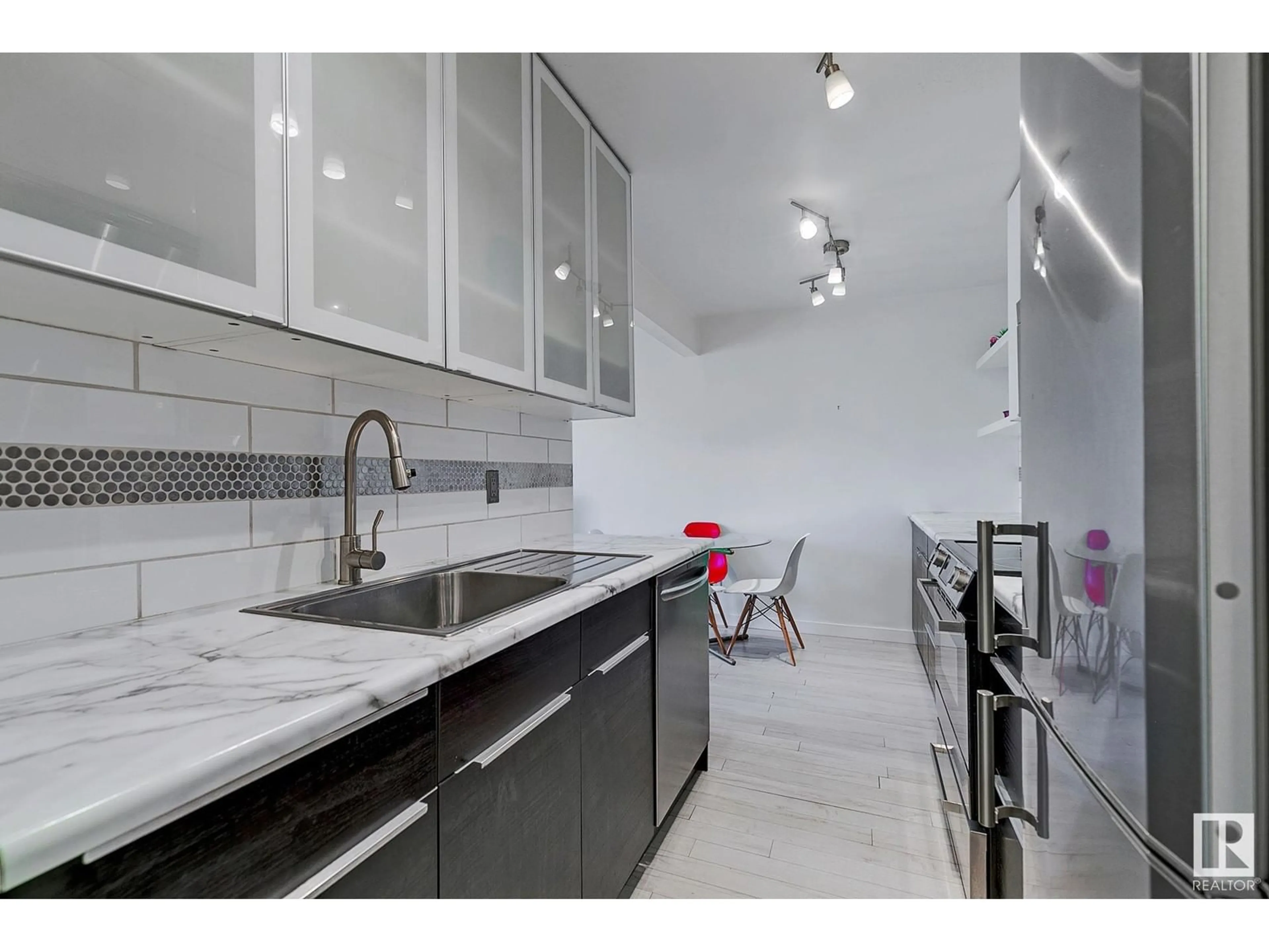 Unknown for 207 - 10345 123 ST, Edmonton Alberta T5N1N5