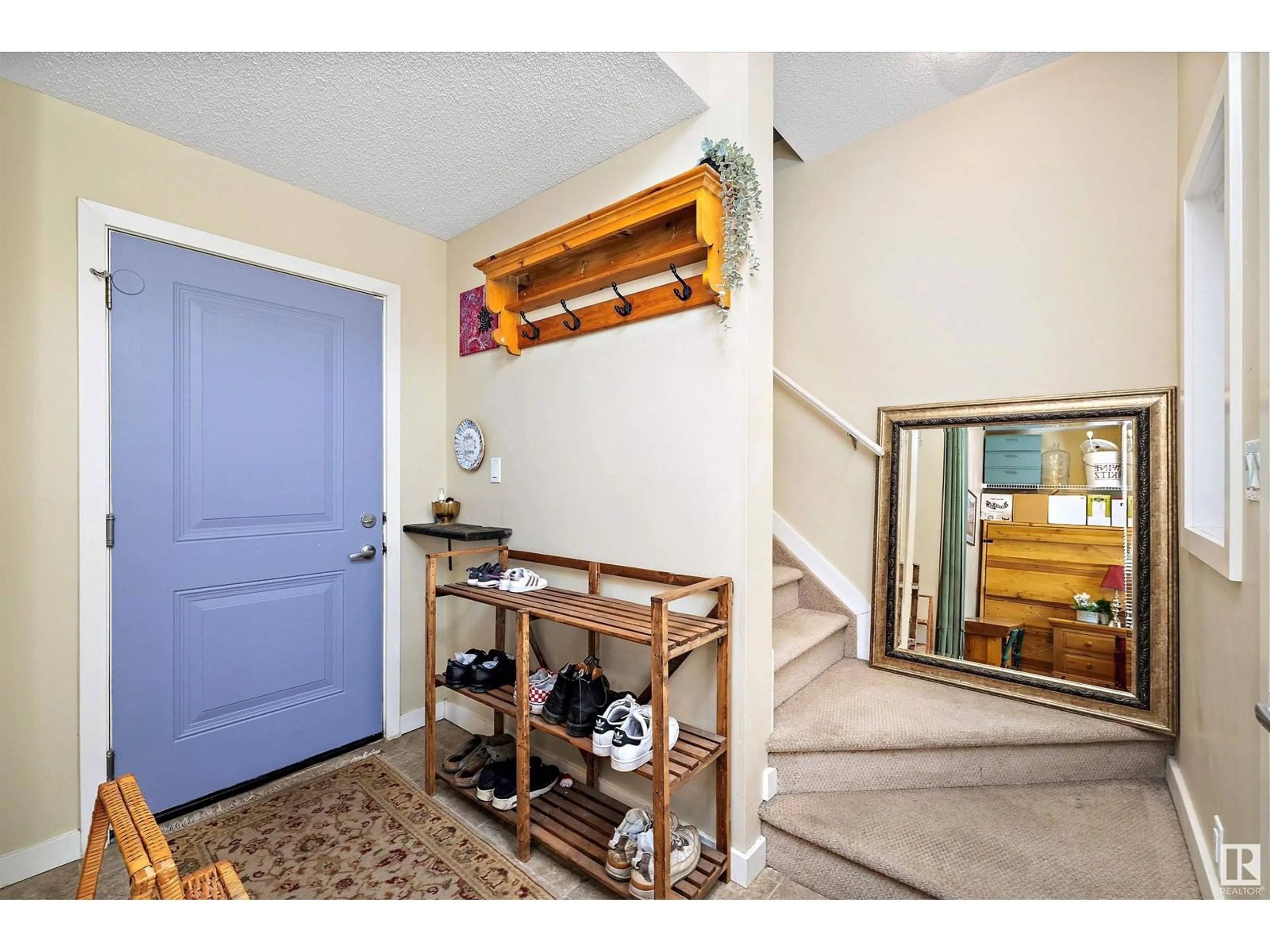 Indoor entryway for 655 - 19 WATT BV, Edmonton Alberta T6X0Y2