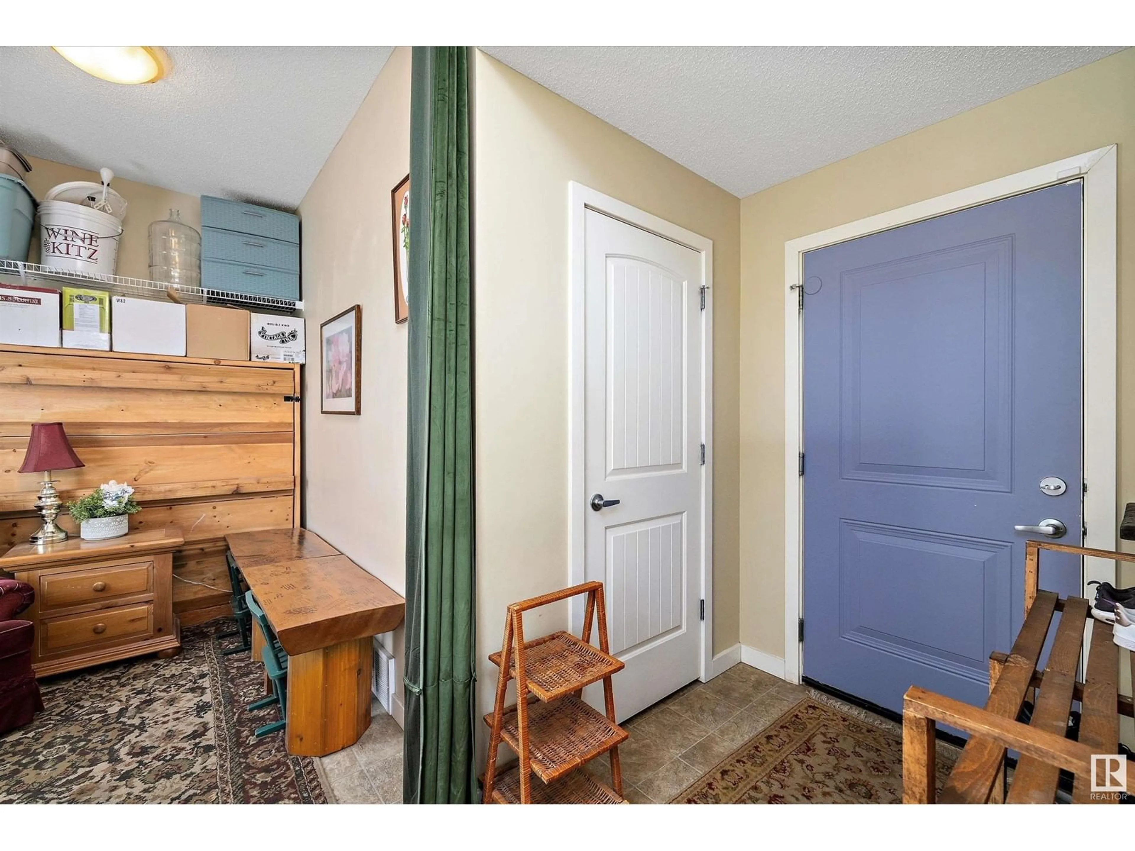 Indoor entryway for 655 - 19 WATT BV, Edmonton Alberta T6X0Y2