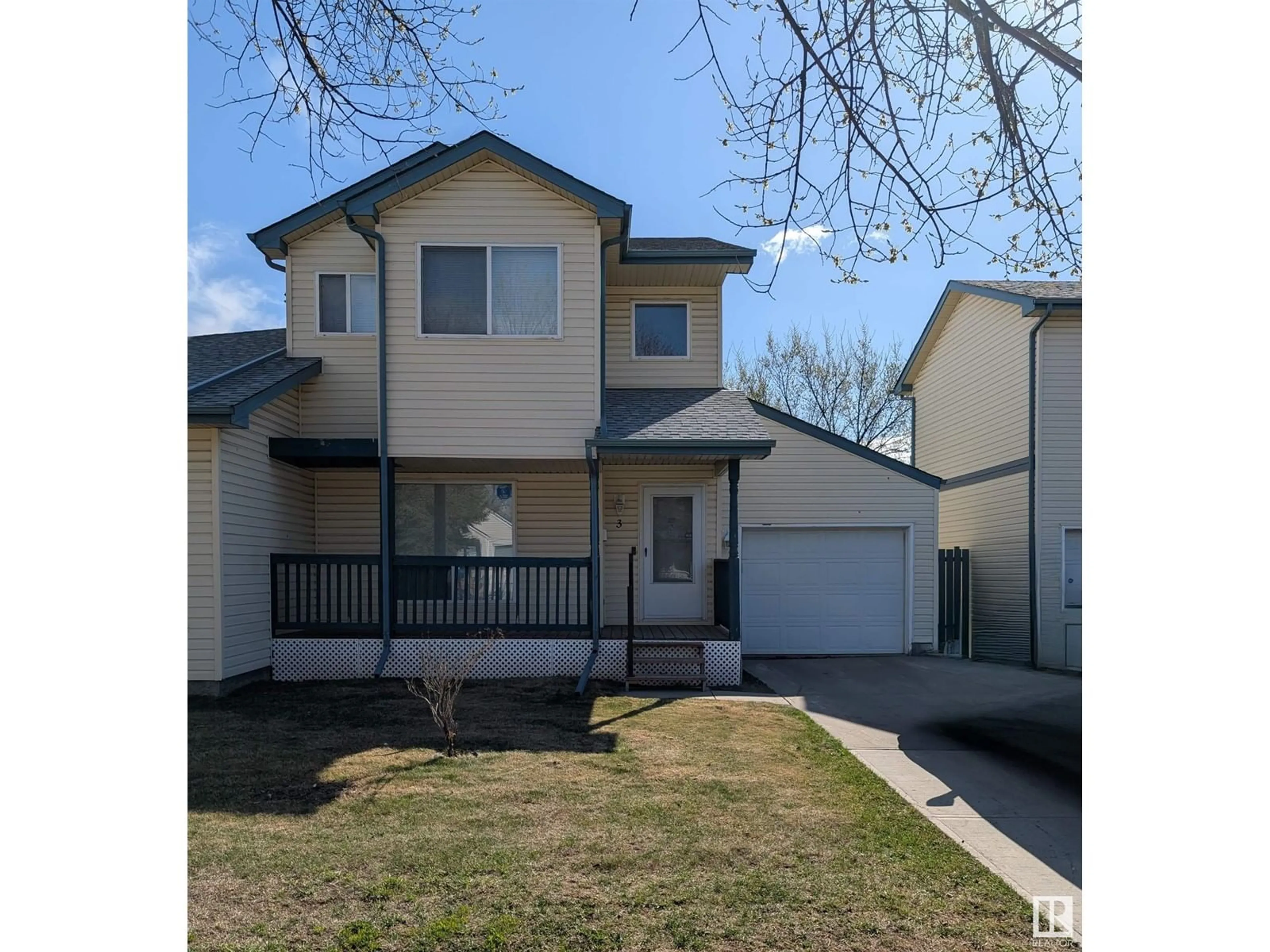 A pic from outside/outdoor area/front of a property/back of a property/a pic from drone, street for 3 - 10909 106 ST NW, Edmonton Alberta T5H4M7