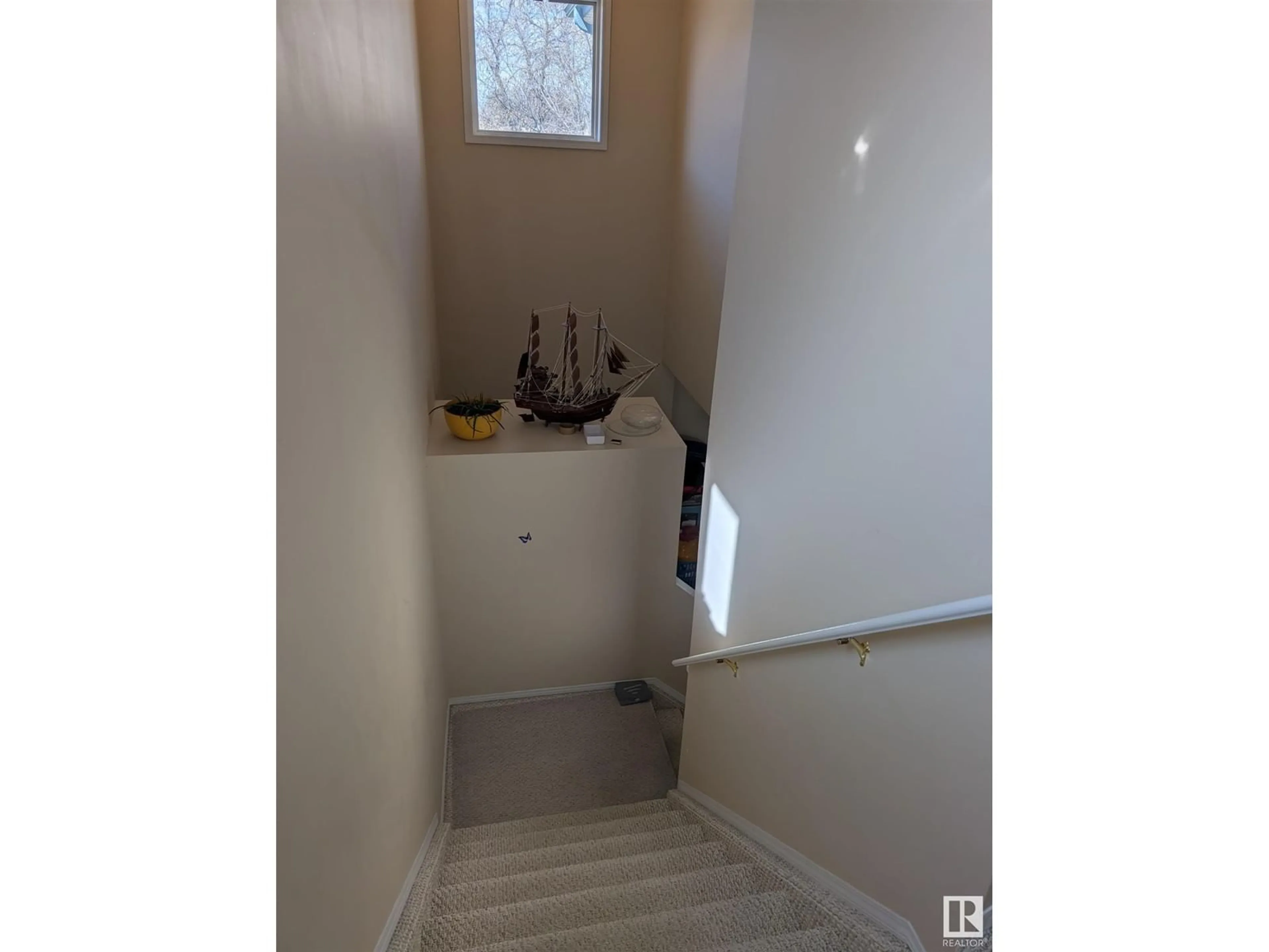 A pic of a room for 3 - 10909 106 ST NW, Edmonton Alberta T5H4M7