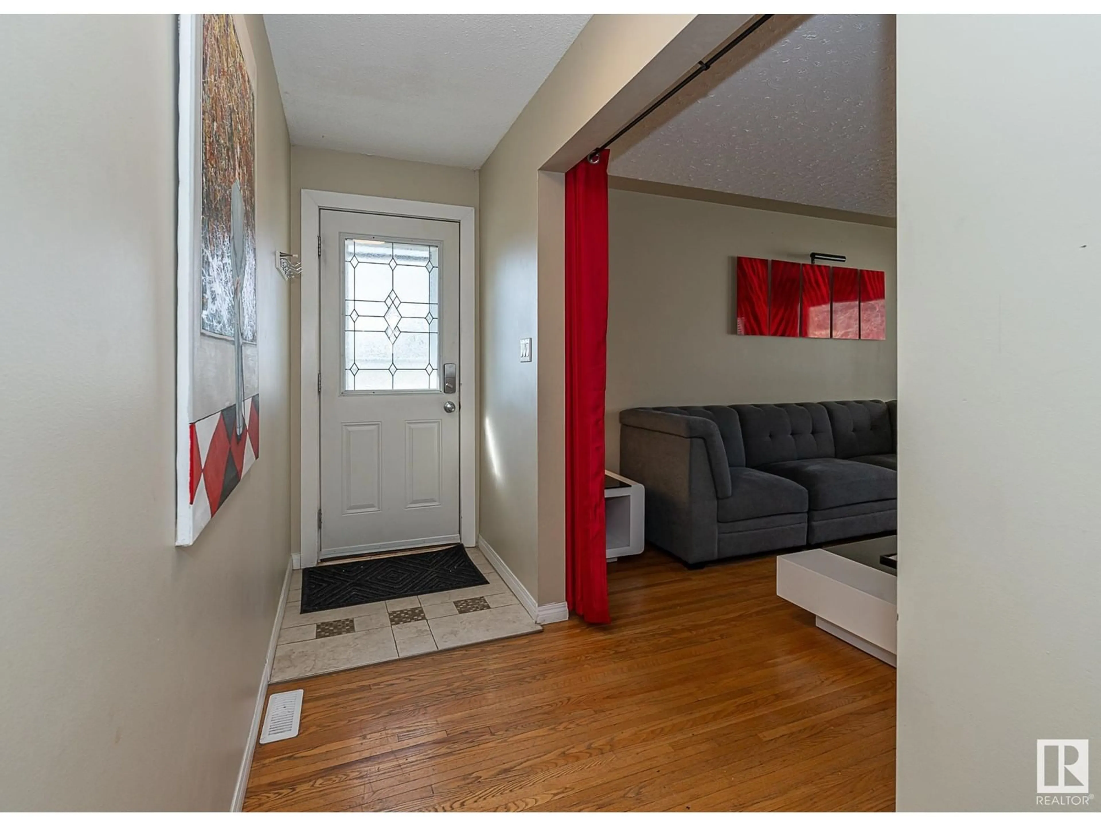 Indoor entryway for NW - 16533 105A AV, Edmonton Alberta T5P0V6