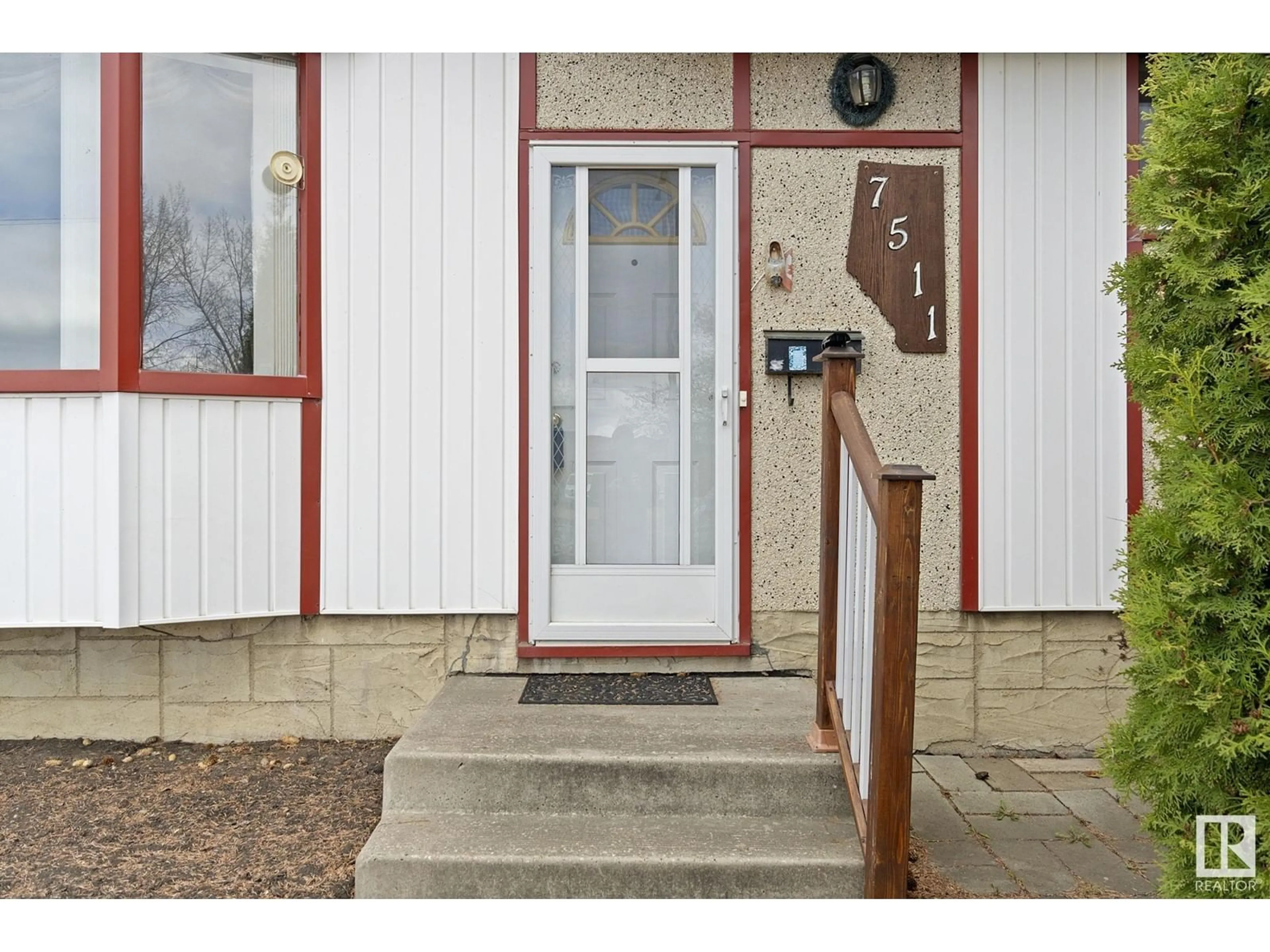 Indoor entryway for 7511 132 AV, Edmonton Alberta T5C3C6