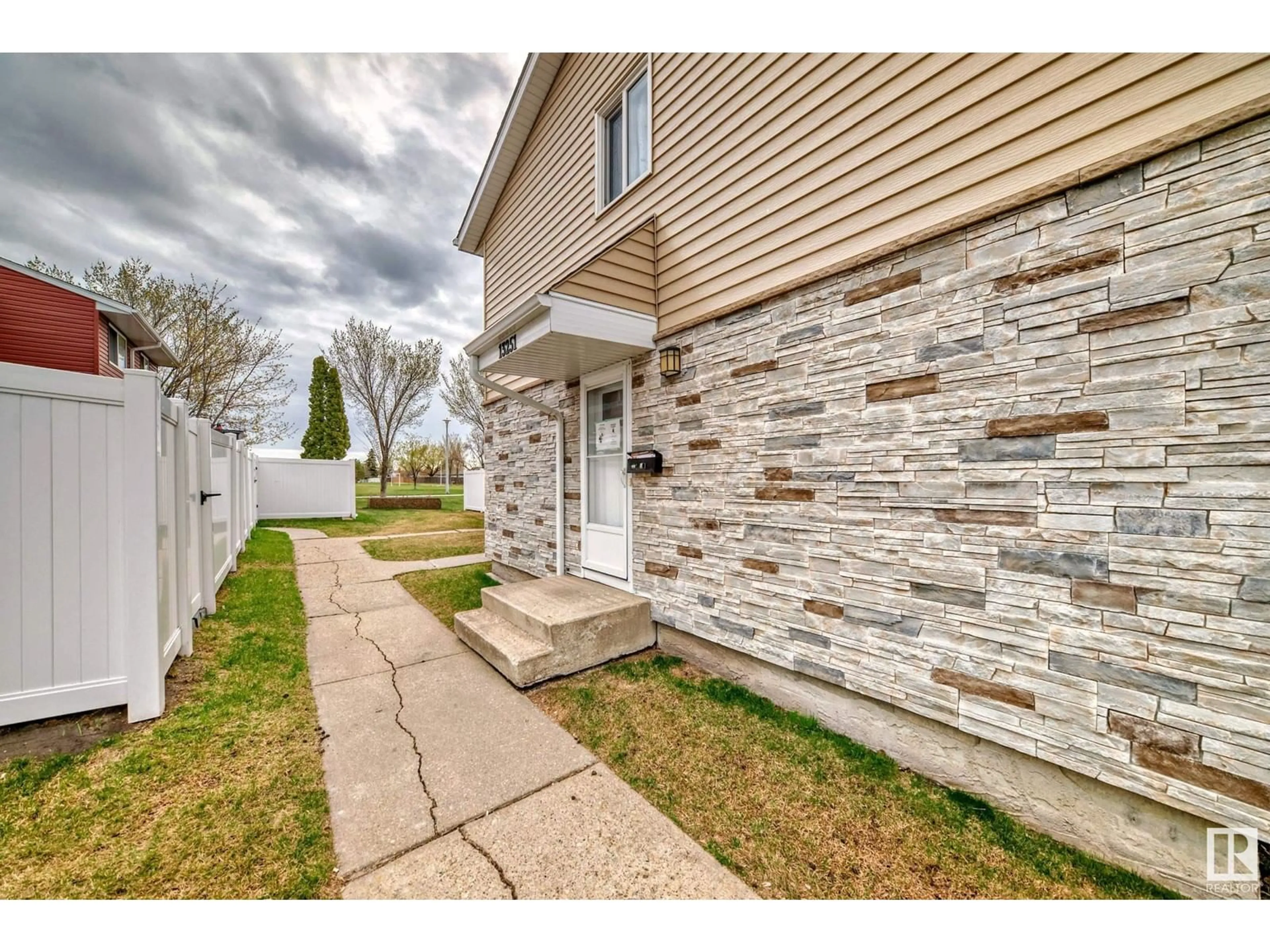 Unknown for NW - 13251 47 ST, Edmonton Alberta T5A3L5