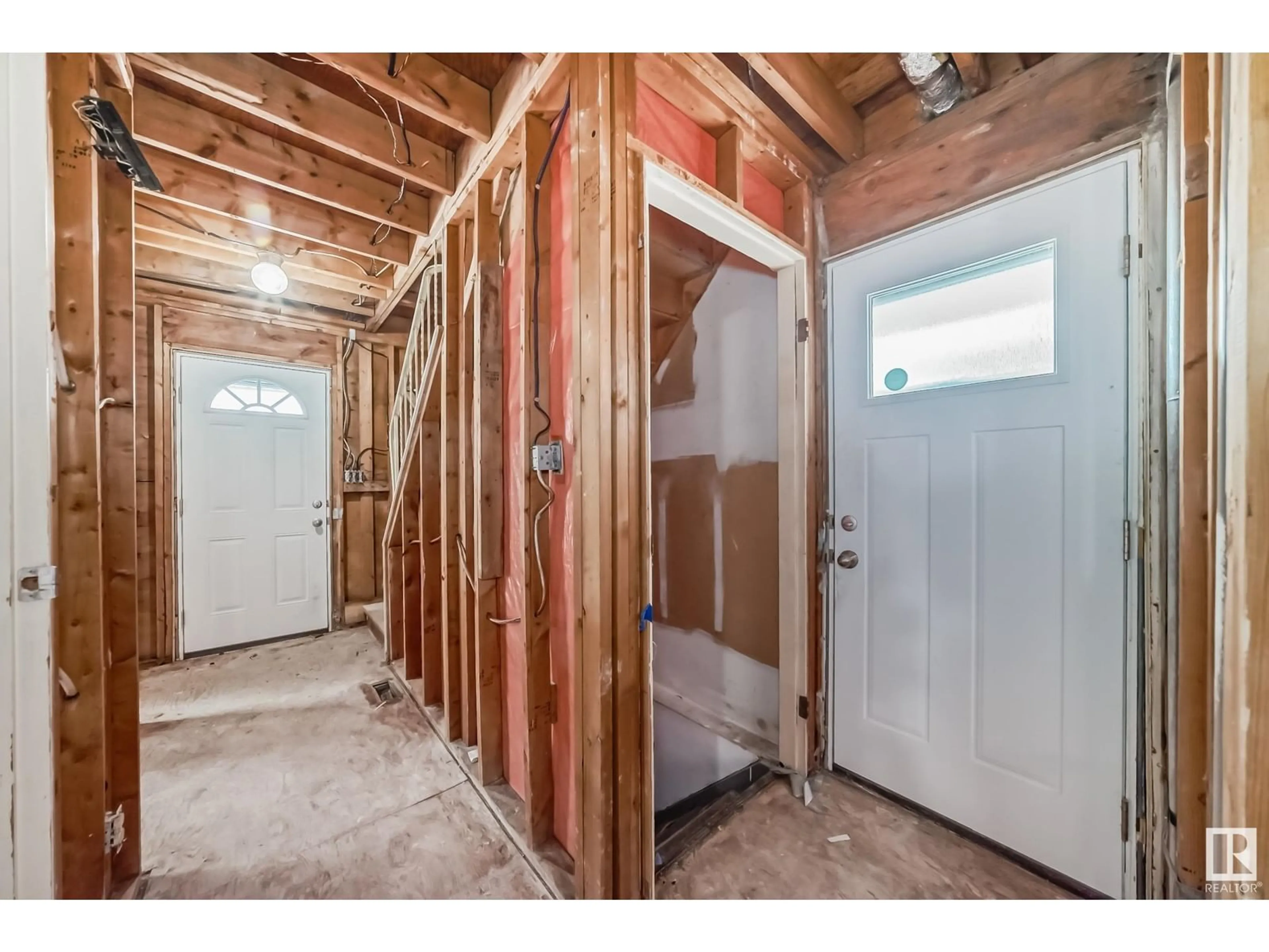 Indoor entryway for NW - 13251 47 ST, Edmonton Alberta T5A3L5