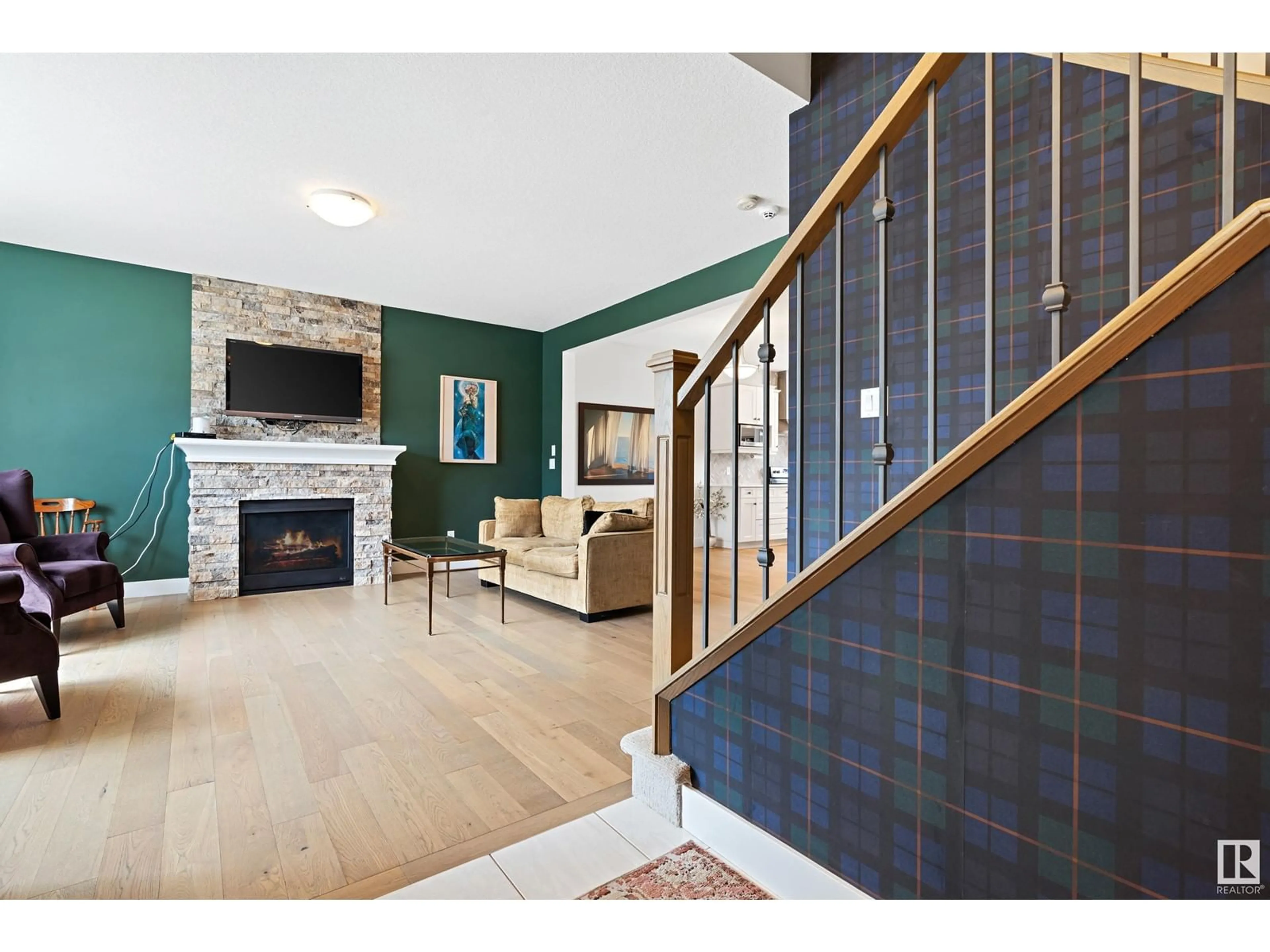 Indoor entryway for 7304 SUMMERSIDE GRANDE BV, Edmonton Alberta T6X0V2
