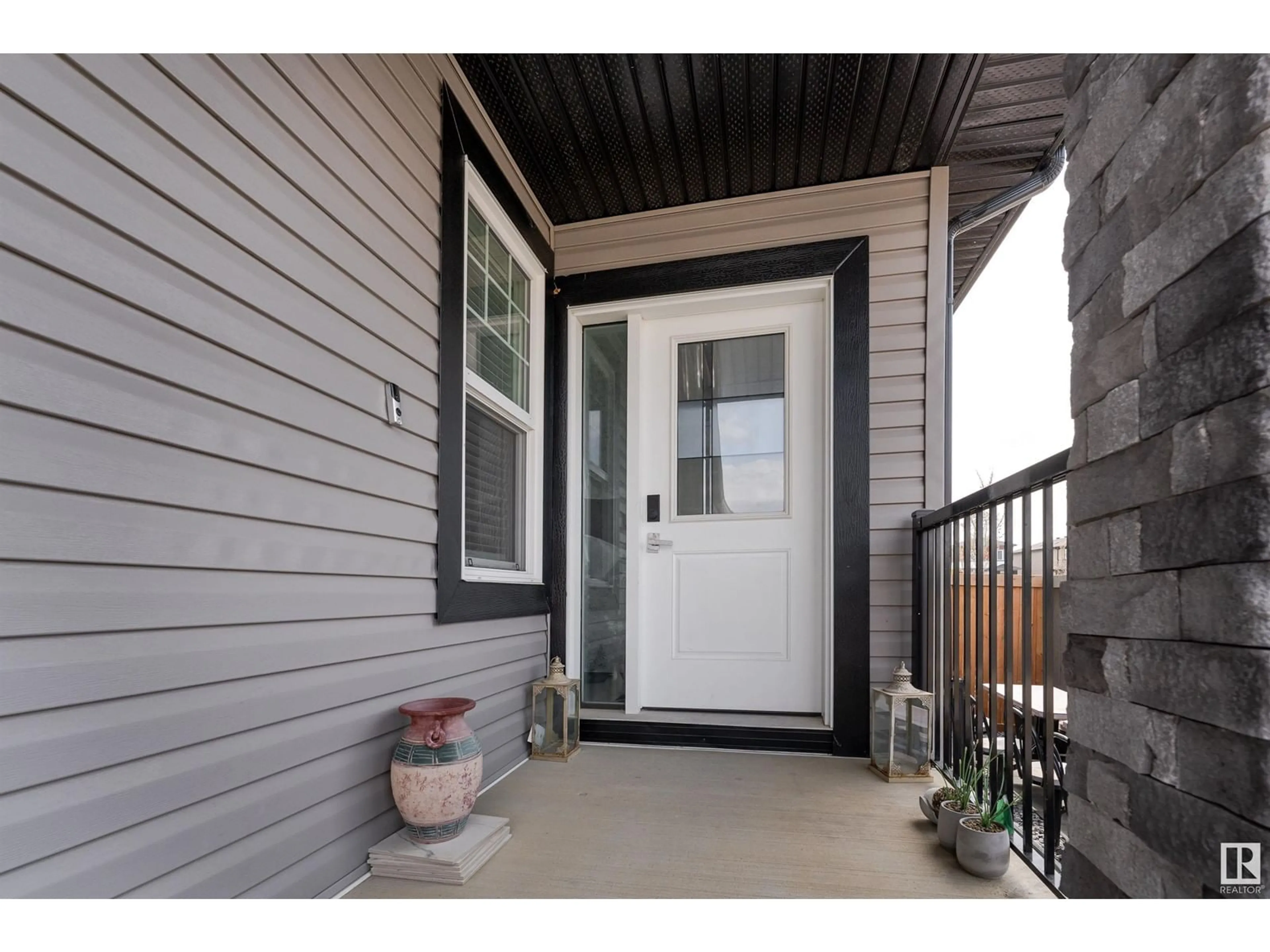 Indoor entryway for 20891 131 AV, Edmonton Alberta T5S0L4