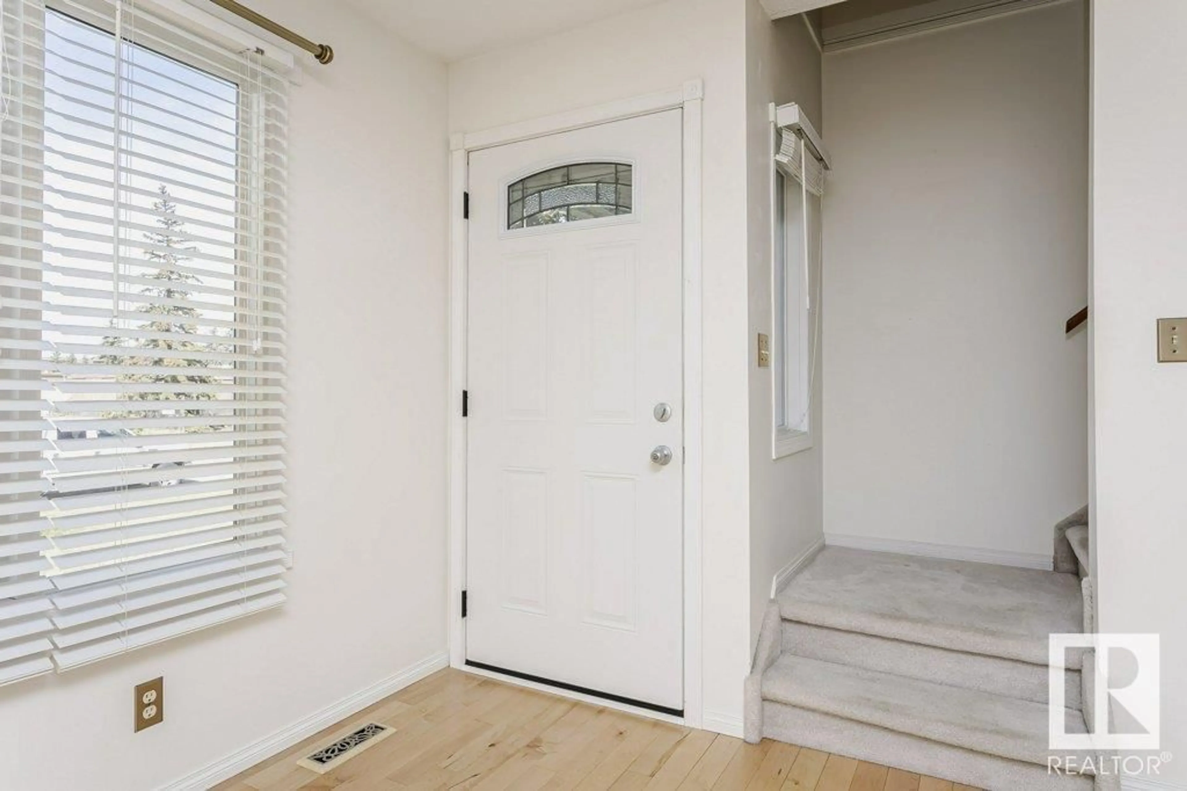 Indoor entryway for 11399 22 AV, Edmonton Alberta T6J4V8